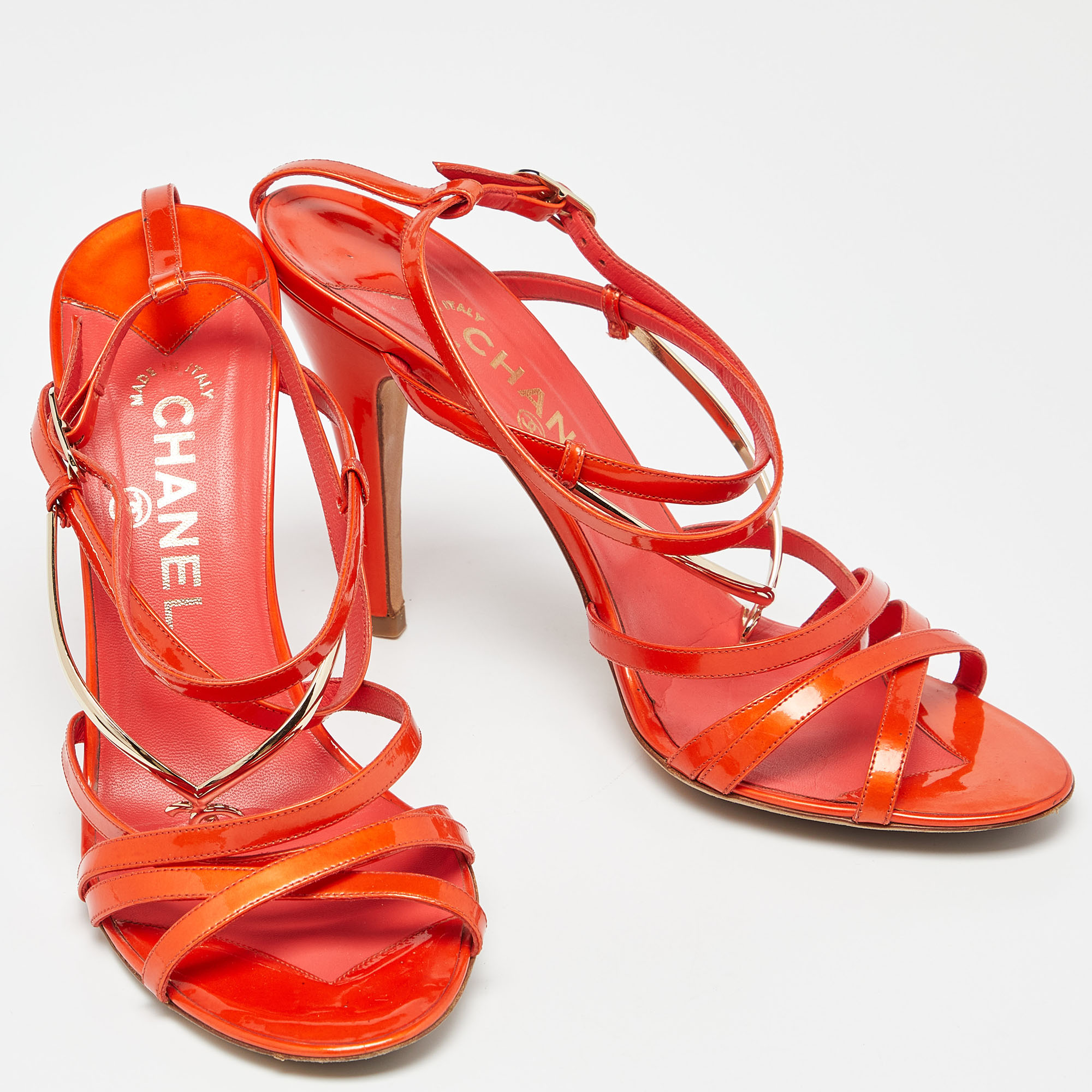 Chanel Coral Orange Patent Leather And Gold Metal Logo Strappy Slides Size 40