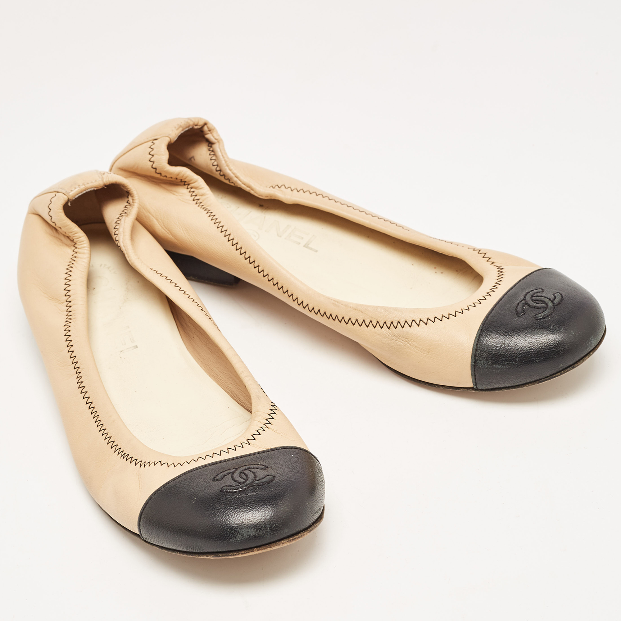 Chanel Beige/Black Leather CC Ballet Flats Size 36.5