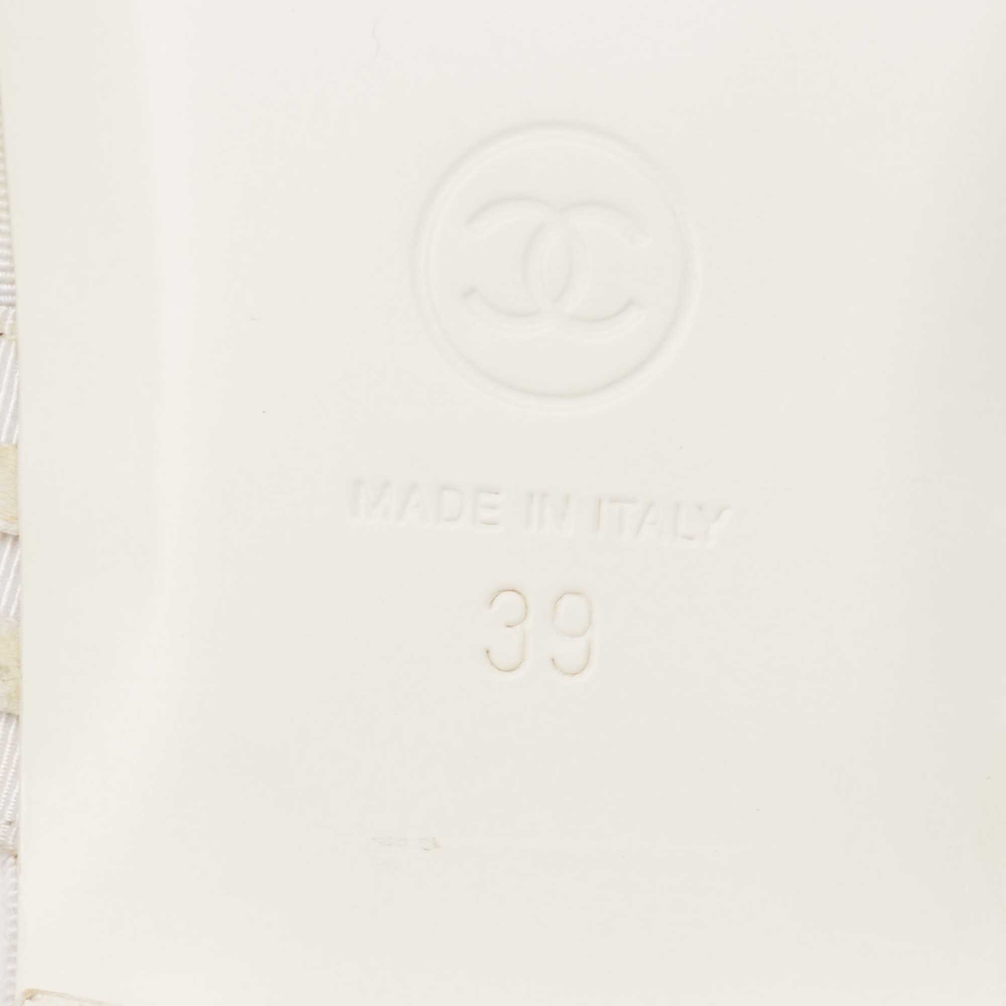 Chanel White Canvas Interlocking CC Thong Sandals Size 39
