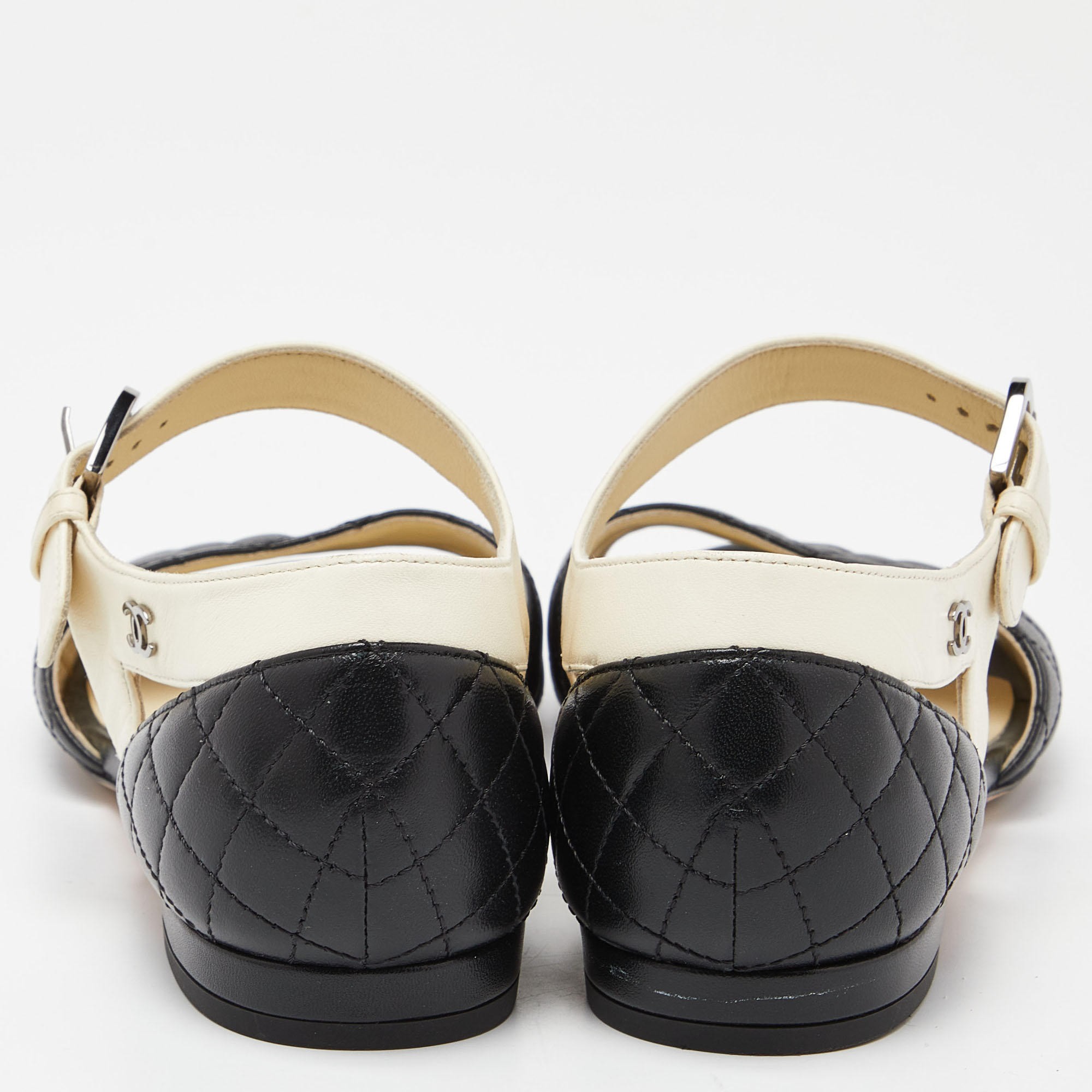 Chanel Black/Cream Quilted Leather Flat Sandals Size 35.5