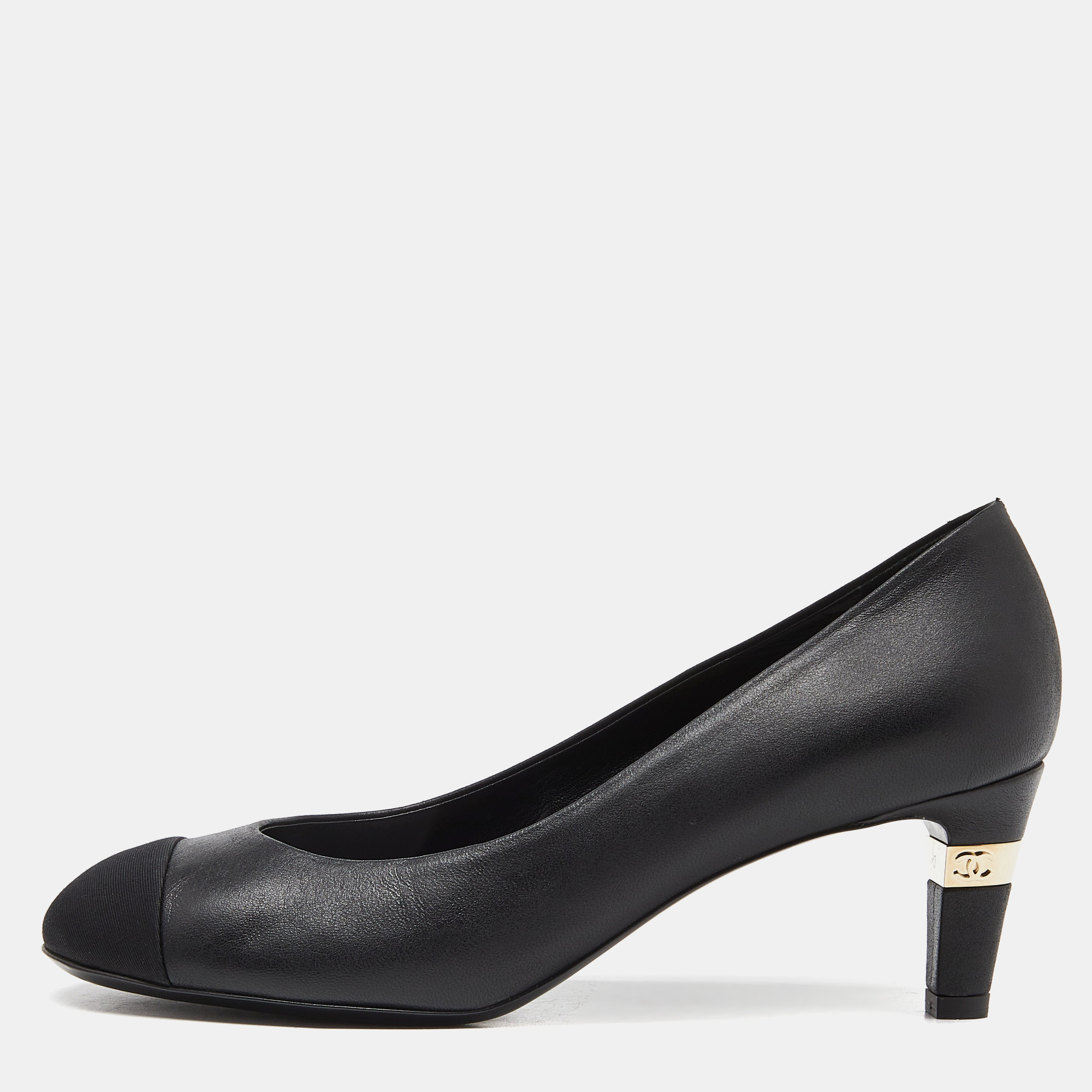 Chanel black leather and fabric cap toe pumps size 38.5