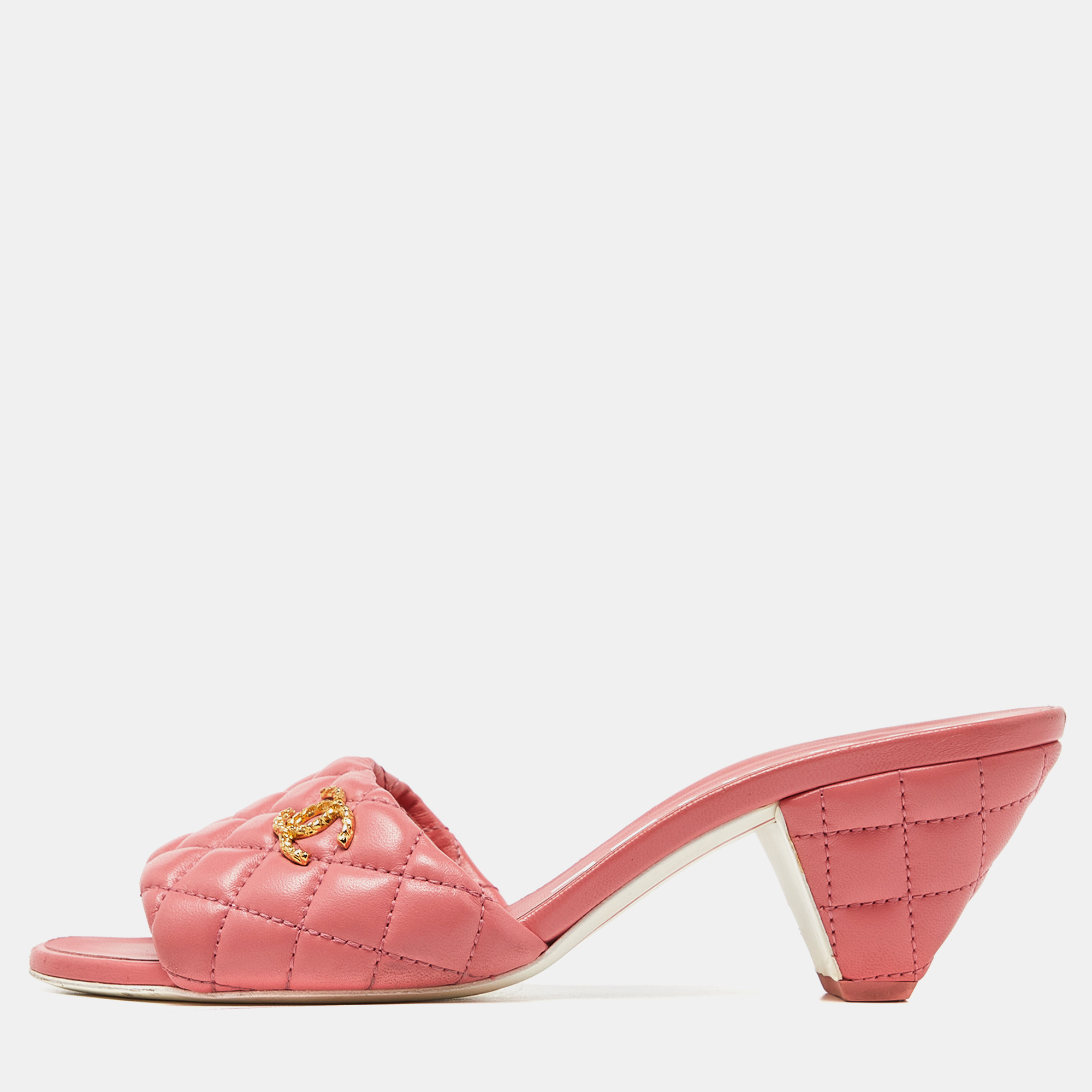 Chanel pink quilted leather cc open toe slide sandals size 38.5