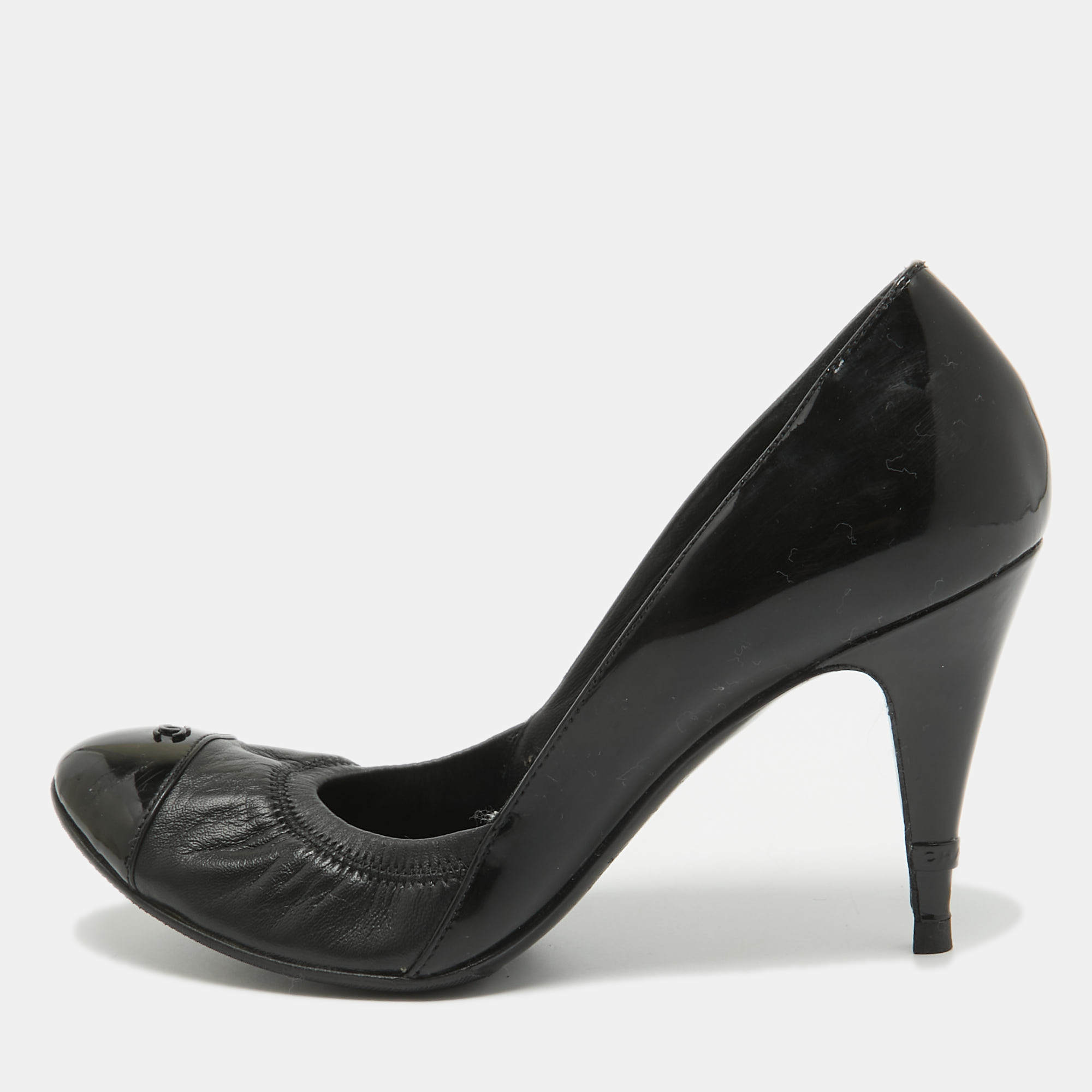 Chanel black patent and leather cc scrunch pumps size 39