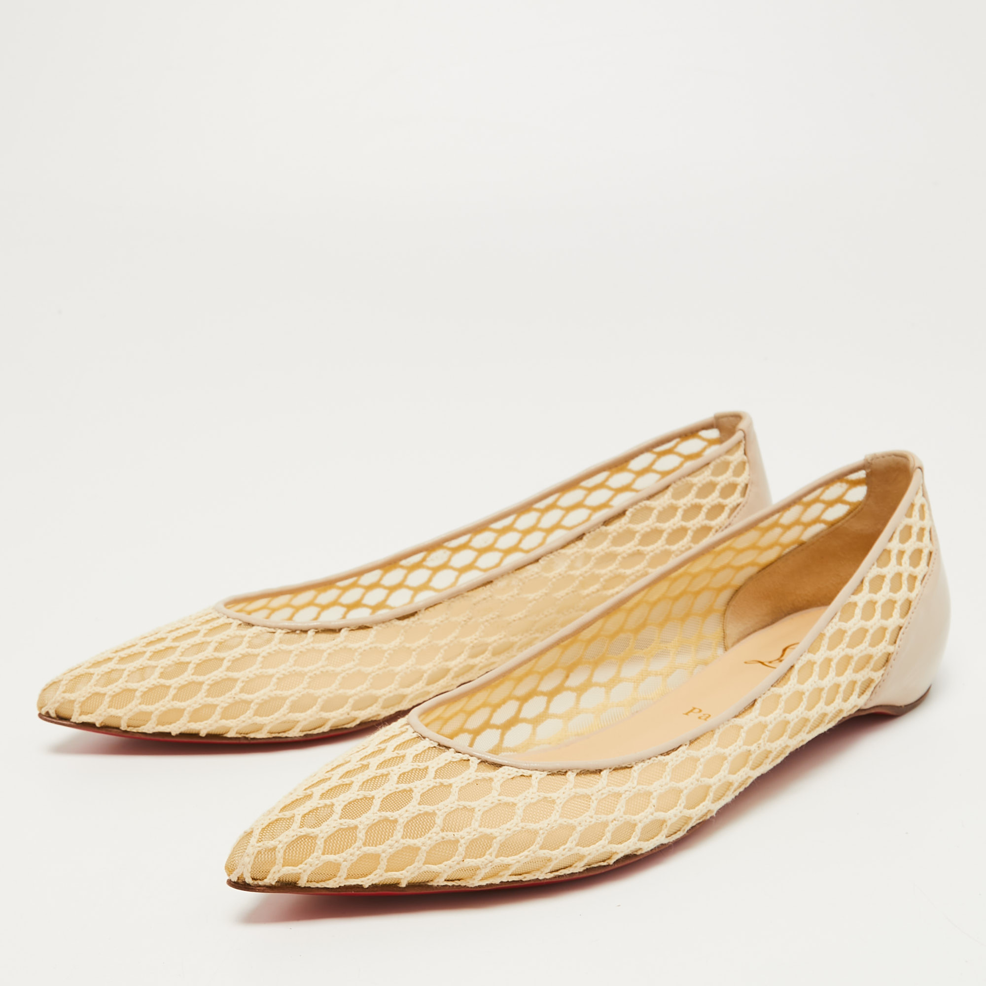Christian Louboutin Beige Leather and Mesh Pigaresille Ballet Flats Size, Cream
Christian Louboutin Beige Leather and Mesh Pigaresille Ballet Flats Size, Cream