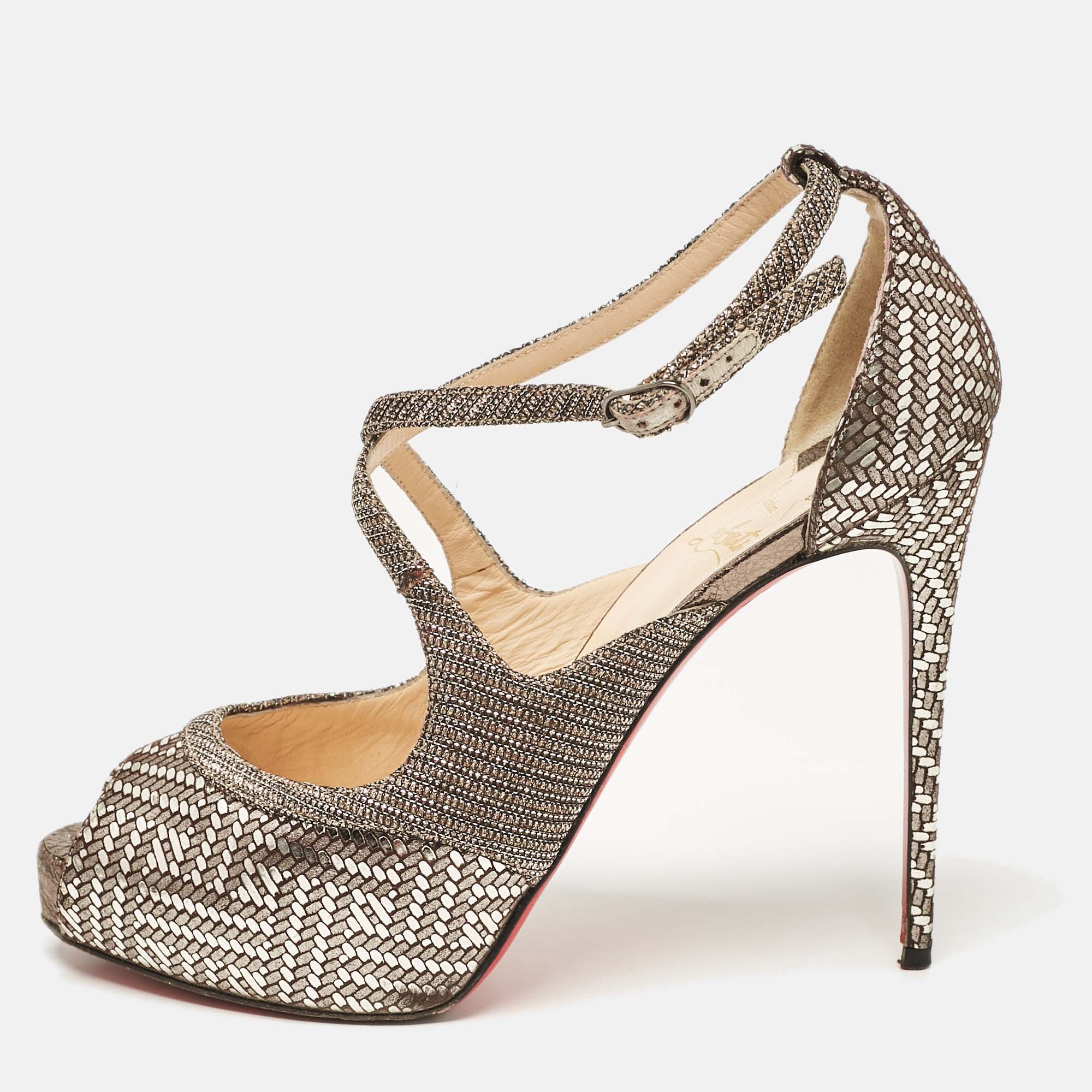 Christian Louboutin Gold Glitter and Suede Mira Bella Ankle Strap Sandals Size
Christian Louboutin Gold Glitter and Suede Mira Bella Ankle Strap Sandals Size