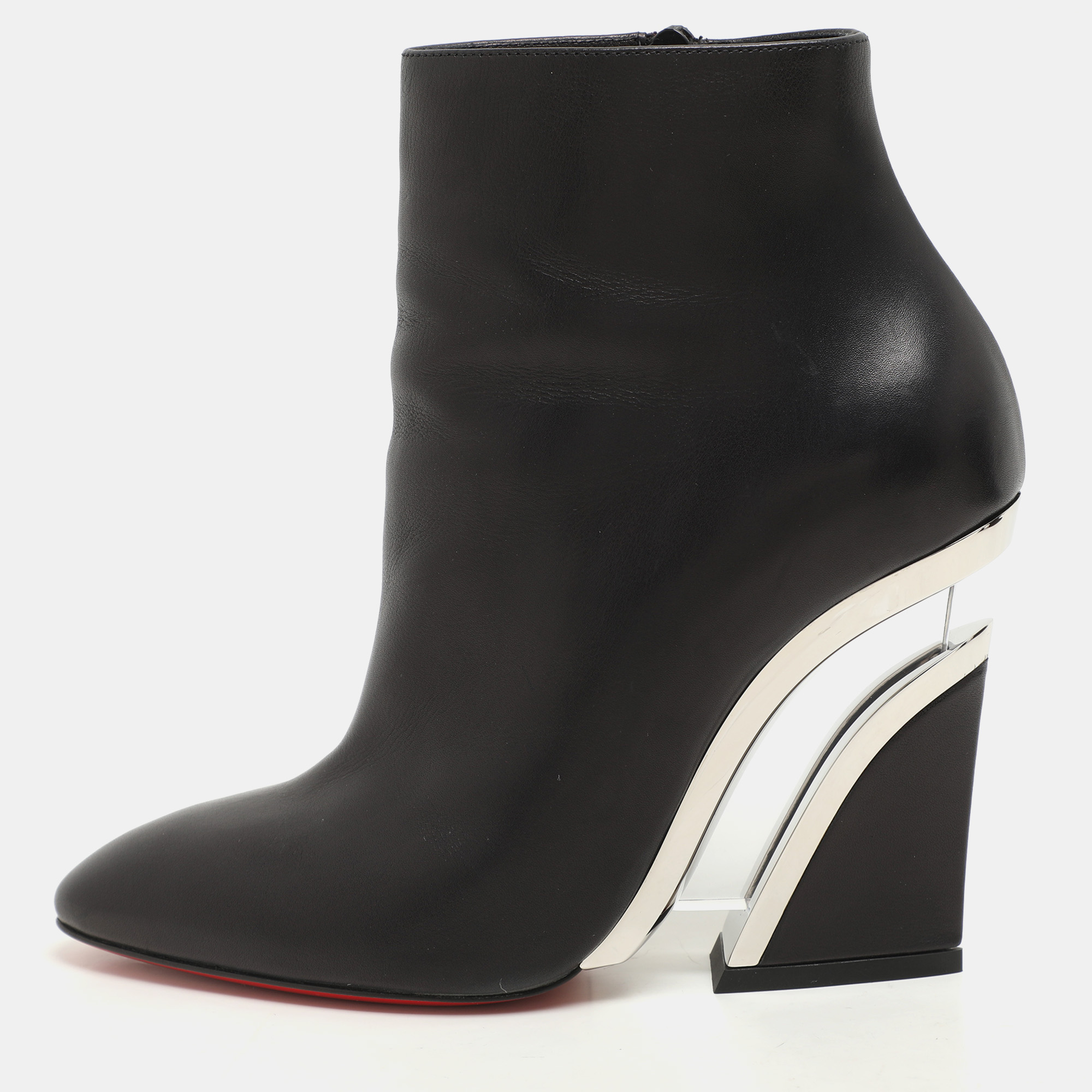 Christian Louboutin Black Leather Levitibootie Ankle Length Boots Size 37
Christian Louboutin Black Leather Levitibootie Ankle Length Boots Size 37