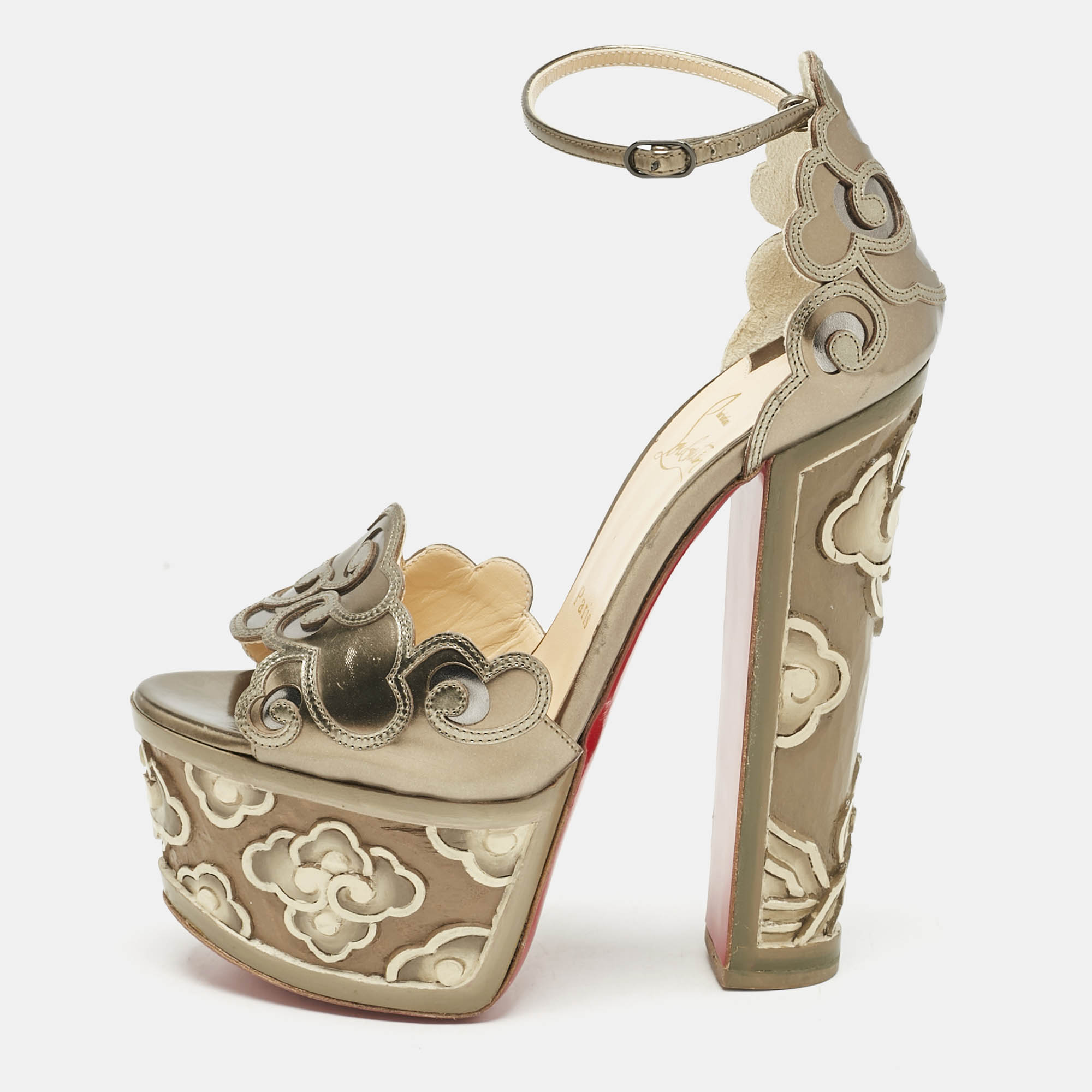 Christian Louboutin Metallic Leather Laser Cut Floral Overlay Houghton Platform Ankle Strap Sandals Size
Christian Louboutin Metallic Leather Laser Cut Floral Overlay Houghton Platform Ankle Strap Sandals Size