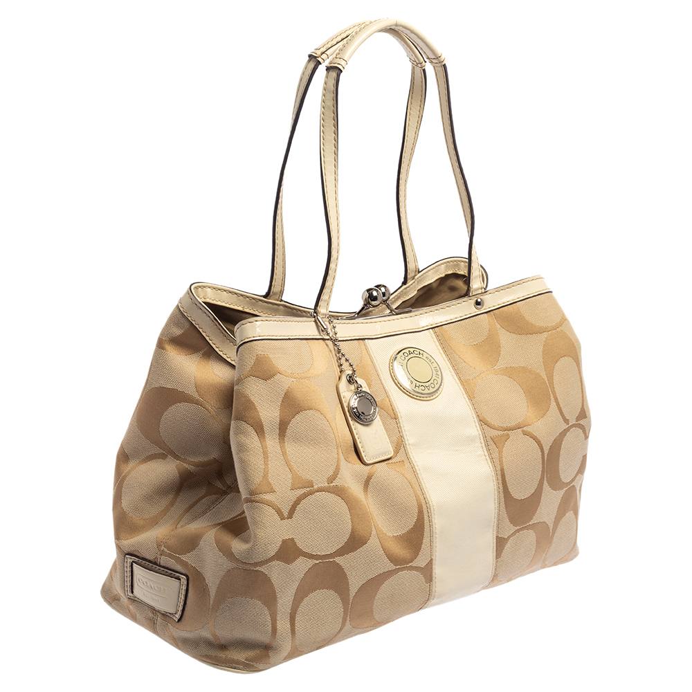 Coach Beige Signature Canvas And Patent Leather Kisslock Framed Carryall Tote