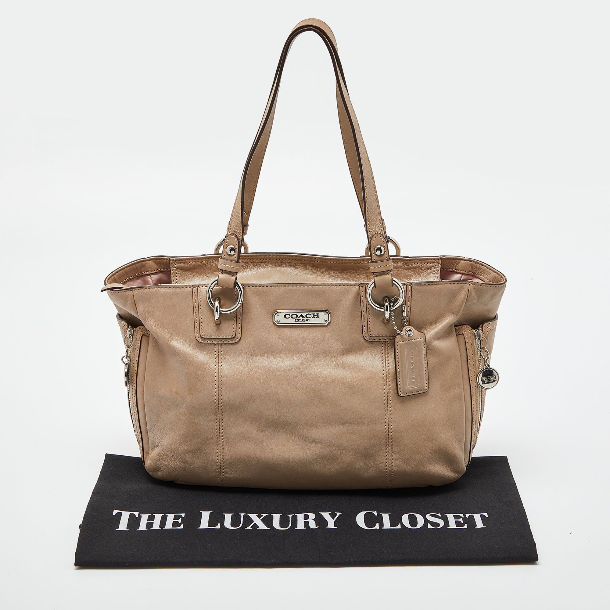 Coach Beige Leather Business To Zip  Tote