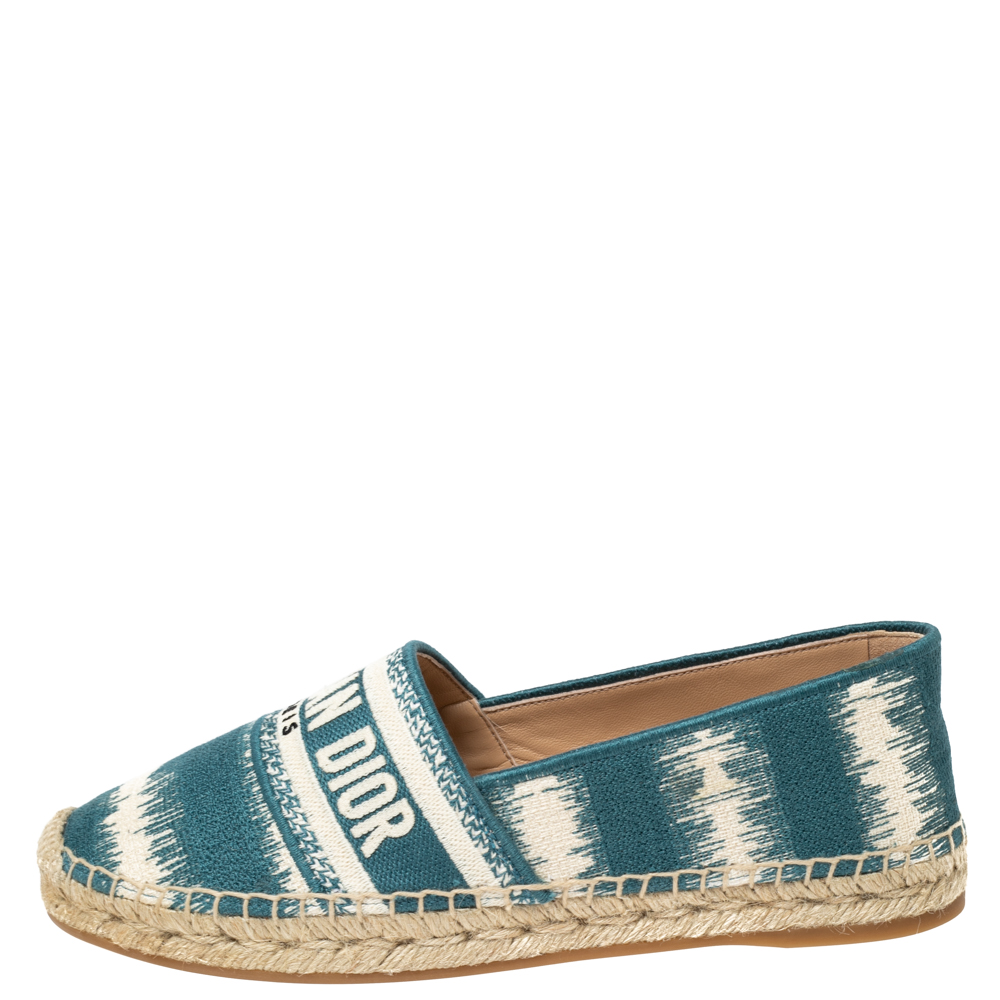 Dior Blue/White Embroidered Cotton Fabric Granville D Stripe Espadrille Flats Size
Dior Blue/White Embroidered Cotton Fabric Granville D Stripe Espadrille Flats Size