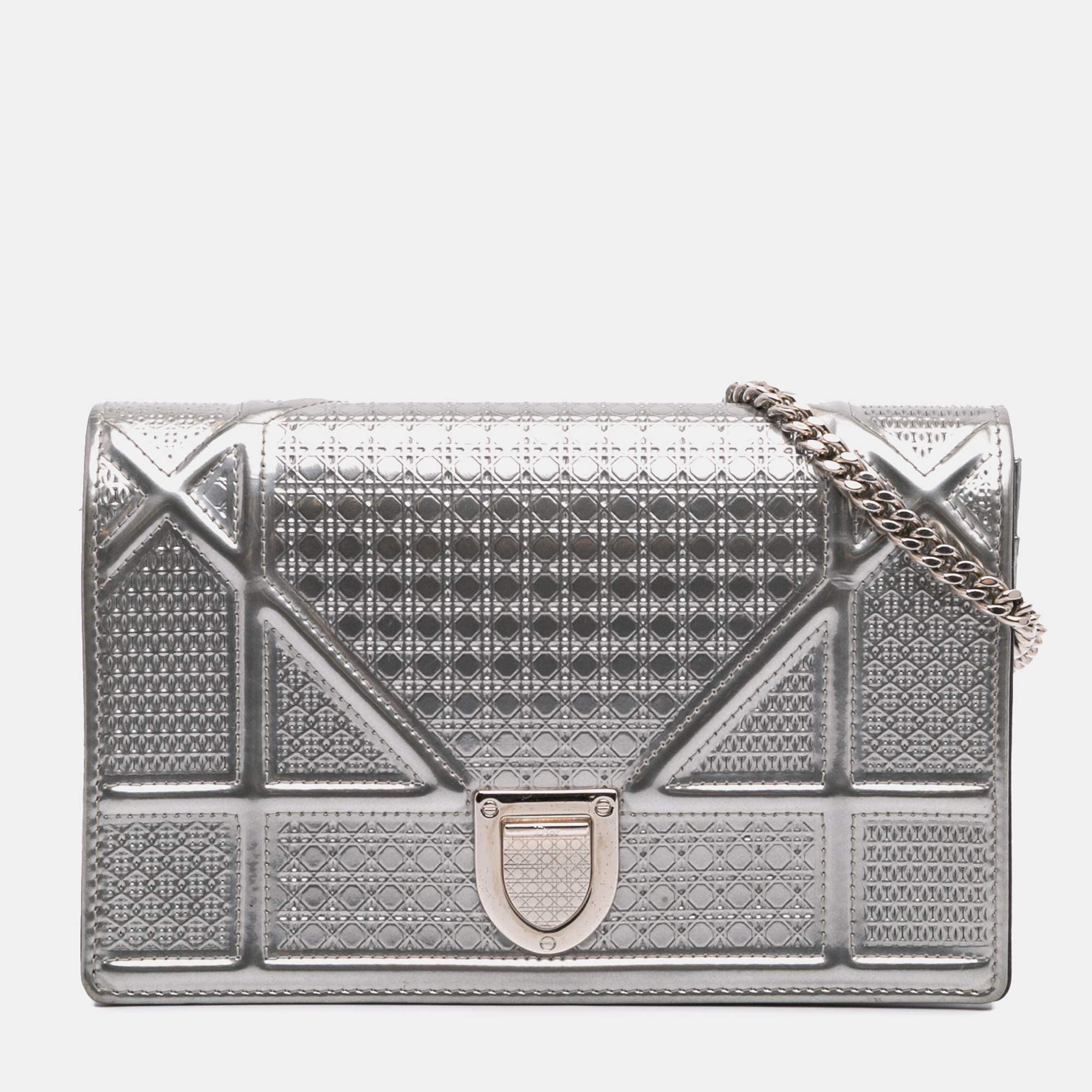Dior Silver Metallic Patent Microcannage Diorama Wallet on Chain
Dior Silver Metallic Patent Microcannage Diorama Wallet on Chain