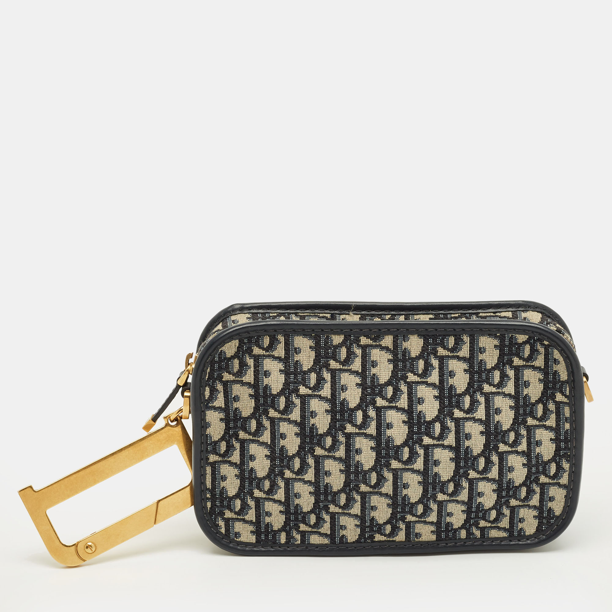 Dior Diorquake Navy Blue Oblique Canvas Clutch
Dior Diorquake Navy Blue Oblique Canvas Clutch
