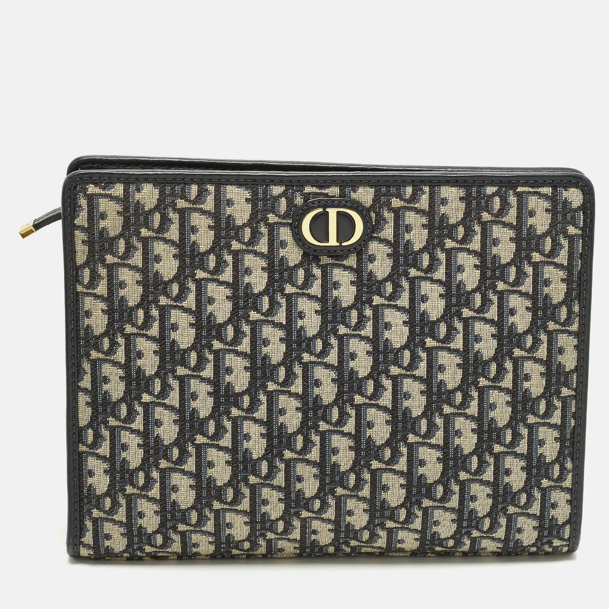 Dior 30 Montaigne Navy Blue Oblique Canvas Pouch
Dior 30 Montaigne Navy Blue Oblique Canvas Pouch