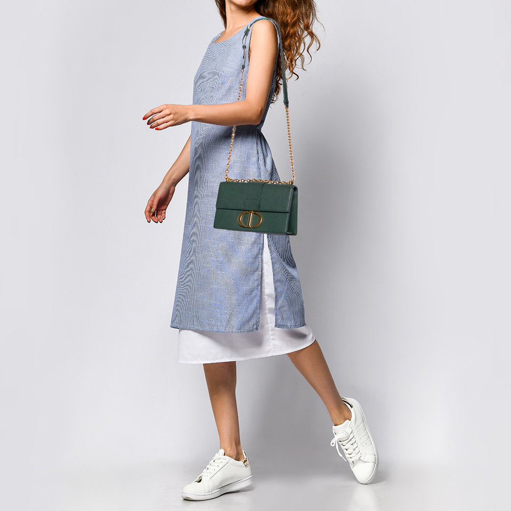 Dior Green Leather 30 Montaigne Shoulder Bag 
Dior Green Leather 30 Montaigne Shoulder Bag