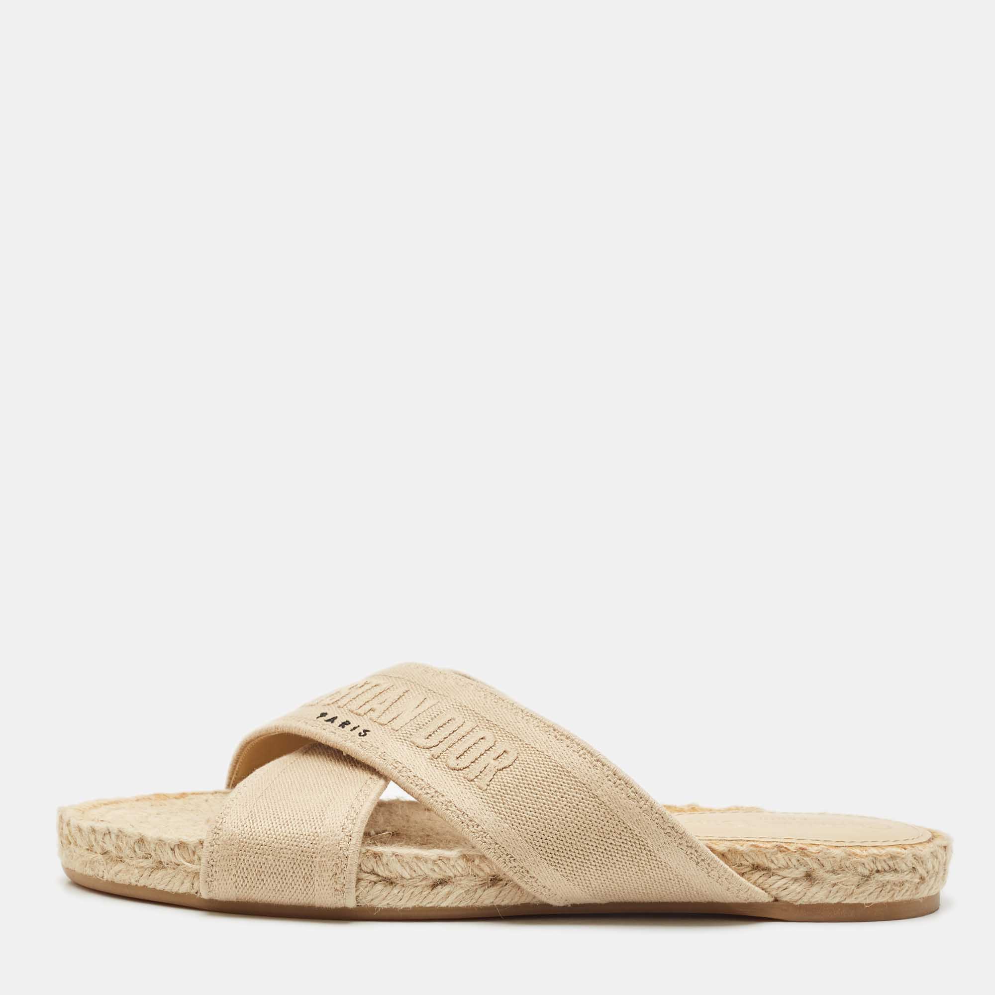 Dior Beige Embroidered Canvas Granville Espadrille Criss Cross Flat Sandals Size
Dior Beige Embroidered Canvas Granville Espadrille Criss Cross Flat Sandals Size