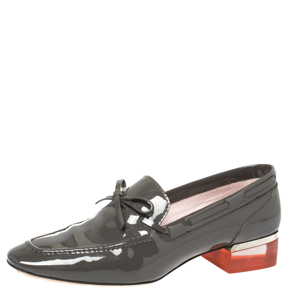 Dior Grey Patent Leather Bow Embellished Lucite Block Heel Loafer Pumps Size 38.5