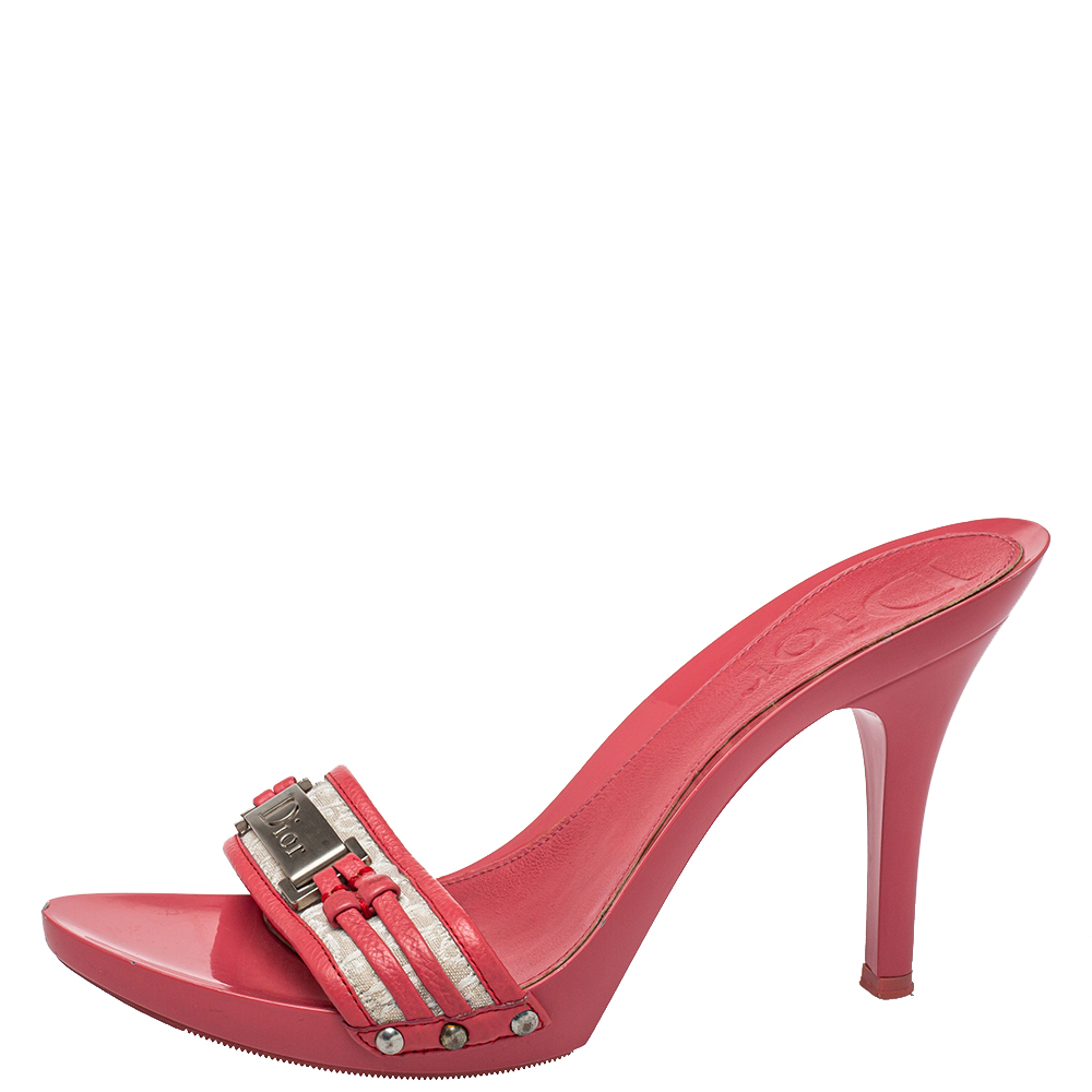 

Dior Pink/White Canvas And Leather Logo Embellished Slide Sandals Size