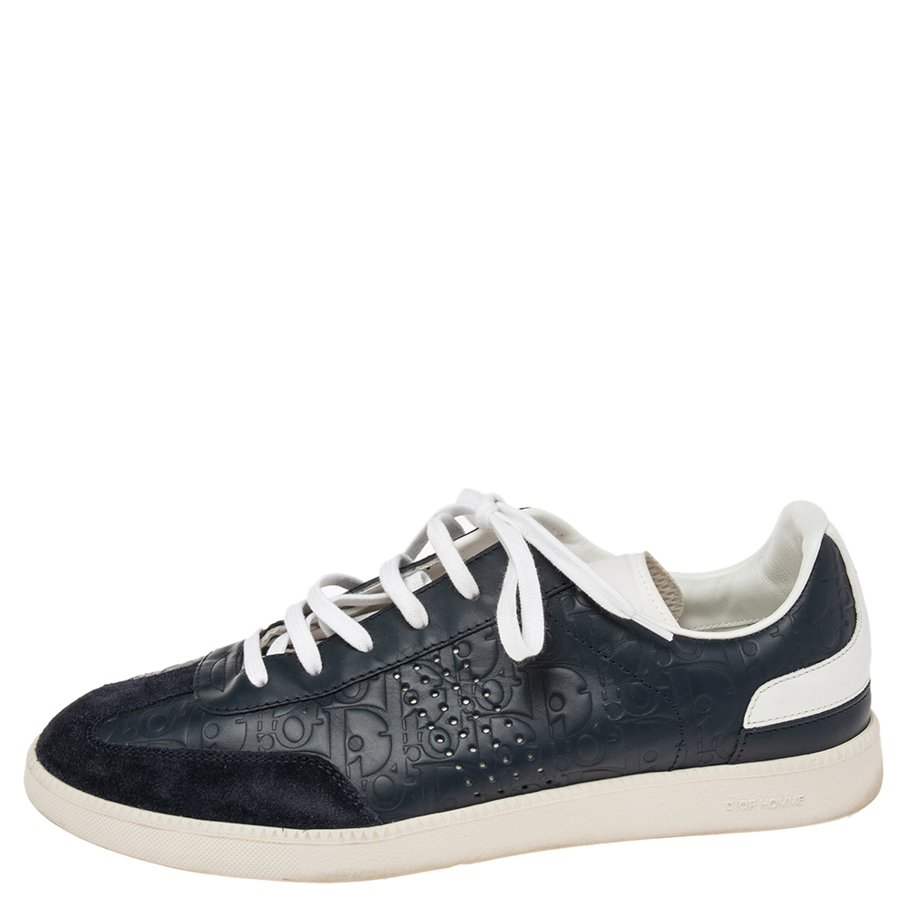 Dior Blue/White Suede And Leather Lace Up Embroidered Logo Sneakers Size, Navy blue
Dior Blue/White Suede And Leather Lace Up Embroidered Logo Sneakers Size, Navy blue
