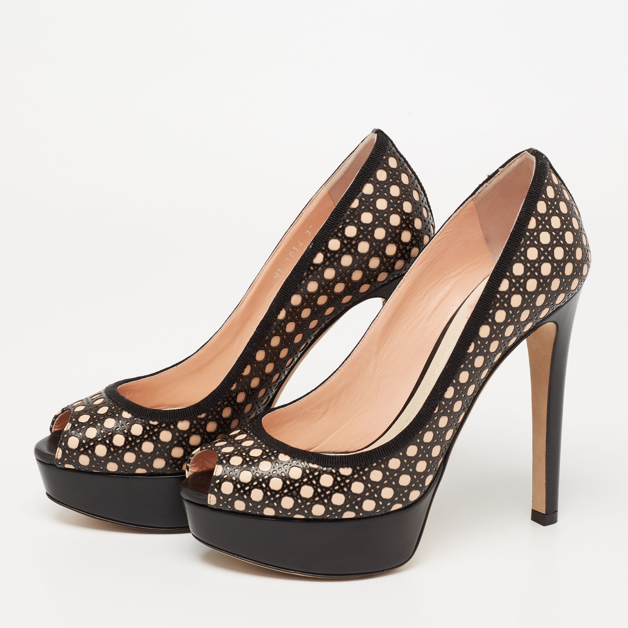 Dior Black/Beige Cannage Cut Out Leather Miss Dior Peep Toe Platform Pumps Size
Dior Black/Beige Cannage Cut Out Leather Miss Dior Peep Toe Platform Pumps Size