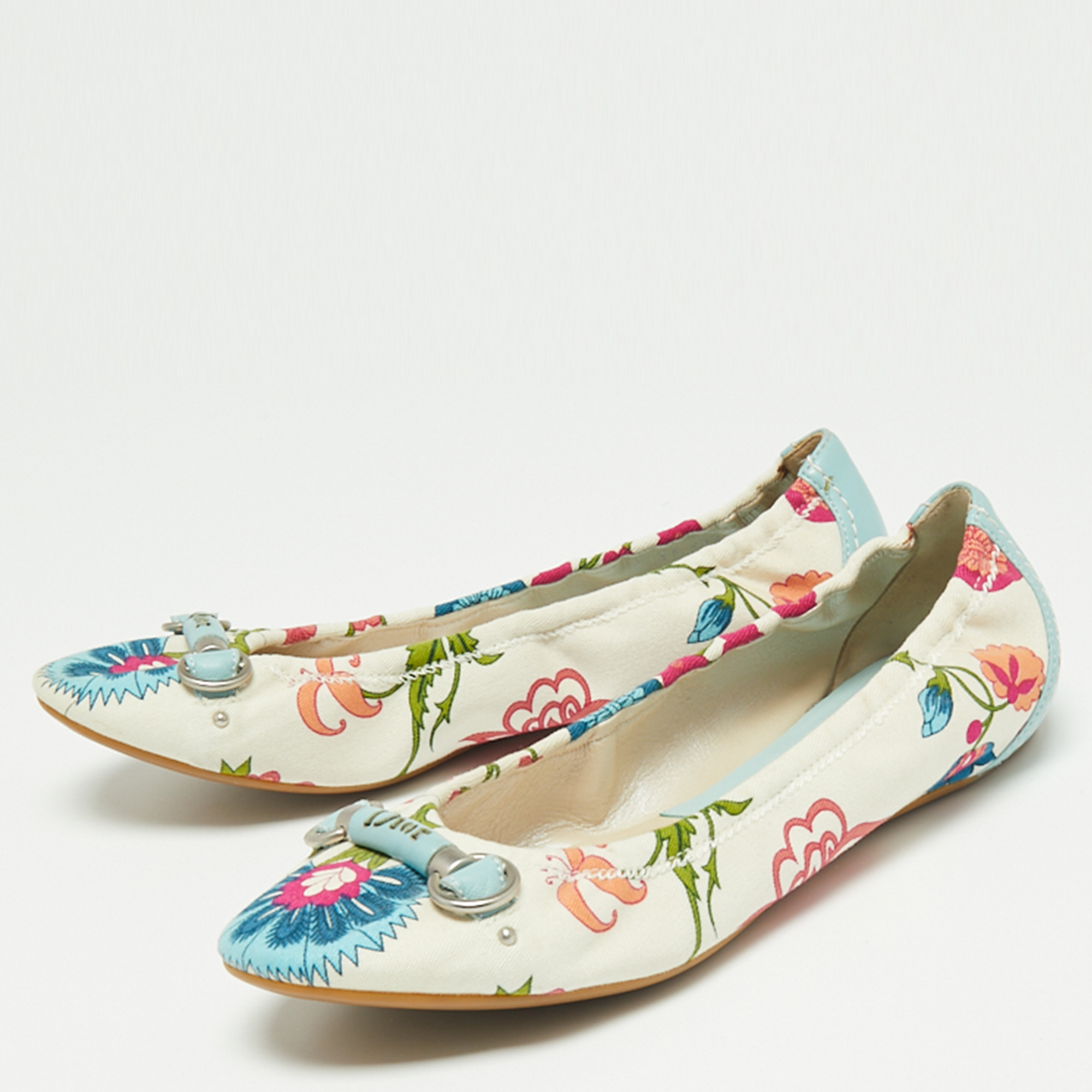 Dior Multicolor Floral Print Fabric and Leather Round Toe Ballet Flats Size
Dior Multicolor Floral Print Fabric and Leather Round Toe Ballet Flats Size
