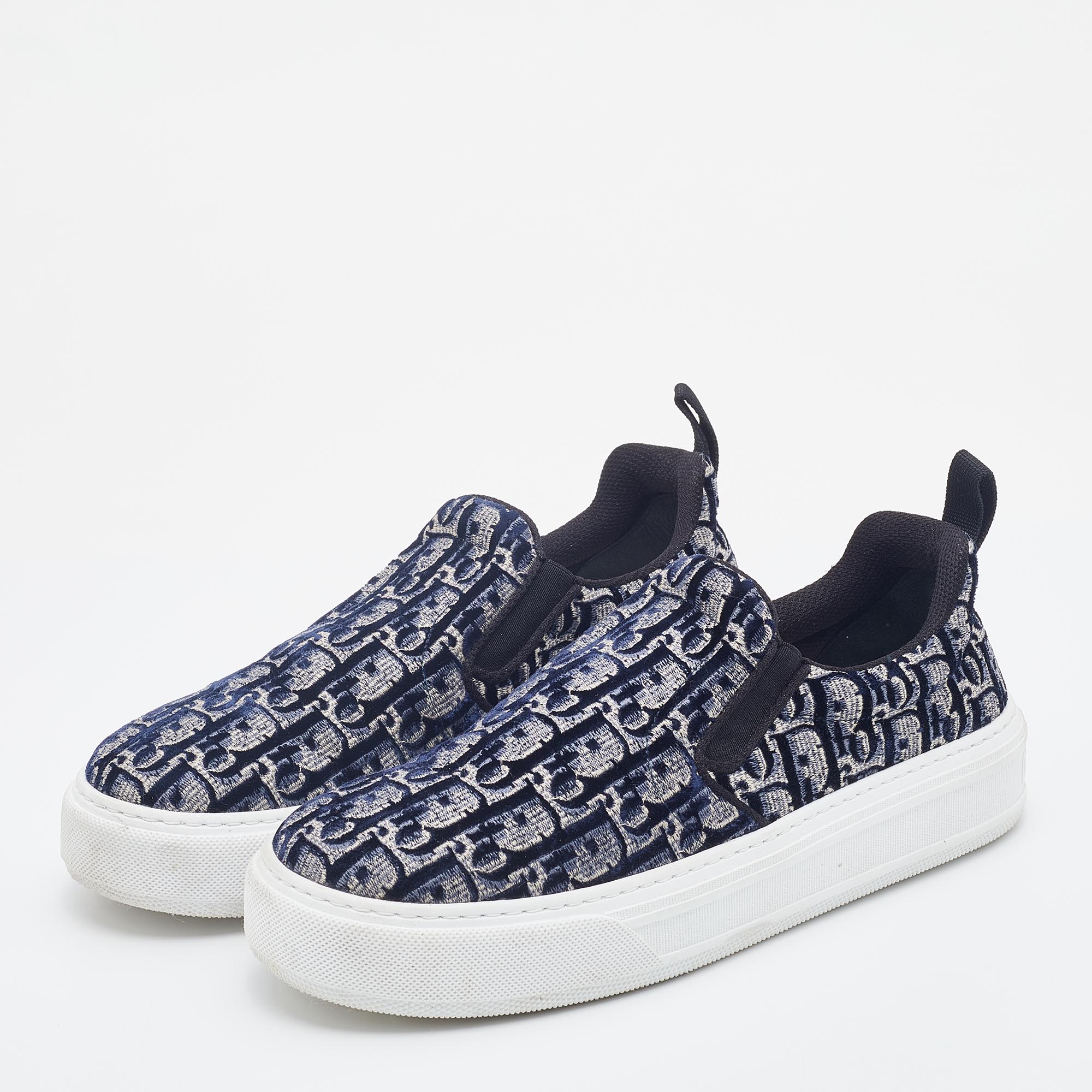 Dior Navy Blue Oblique Velvet Fabric Solar Slip On Sneakers Size 
Dior Navy Blue Oblique Velvet Fabric Solar Slip On Sneakers Size