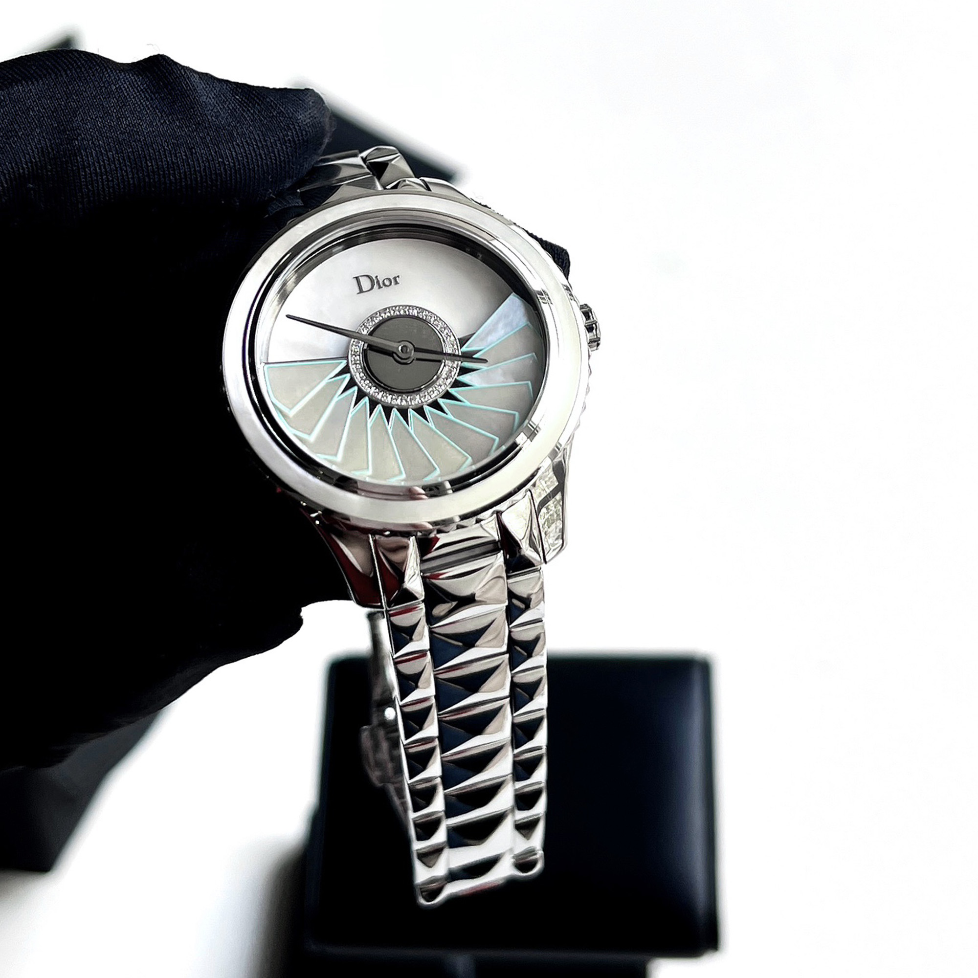 Dior MOP Stainless Steel Grand Bal CD153B11M001 Automatic Women's Wristwatch 36 mm, Silver
Dior MOP Stainless Steel Grand Bal CD153B11M001 Automatic Women's Wristwatch 36 mm, Silver