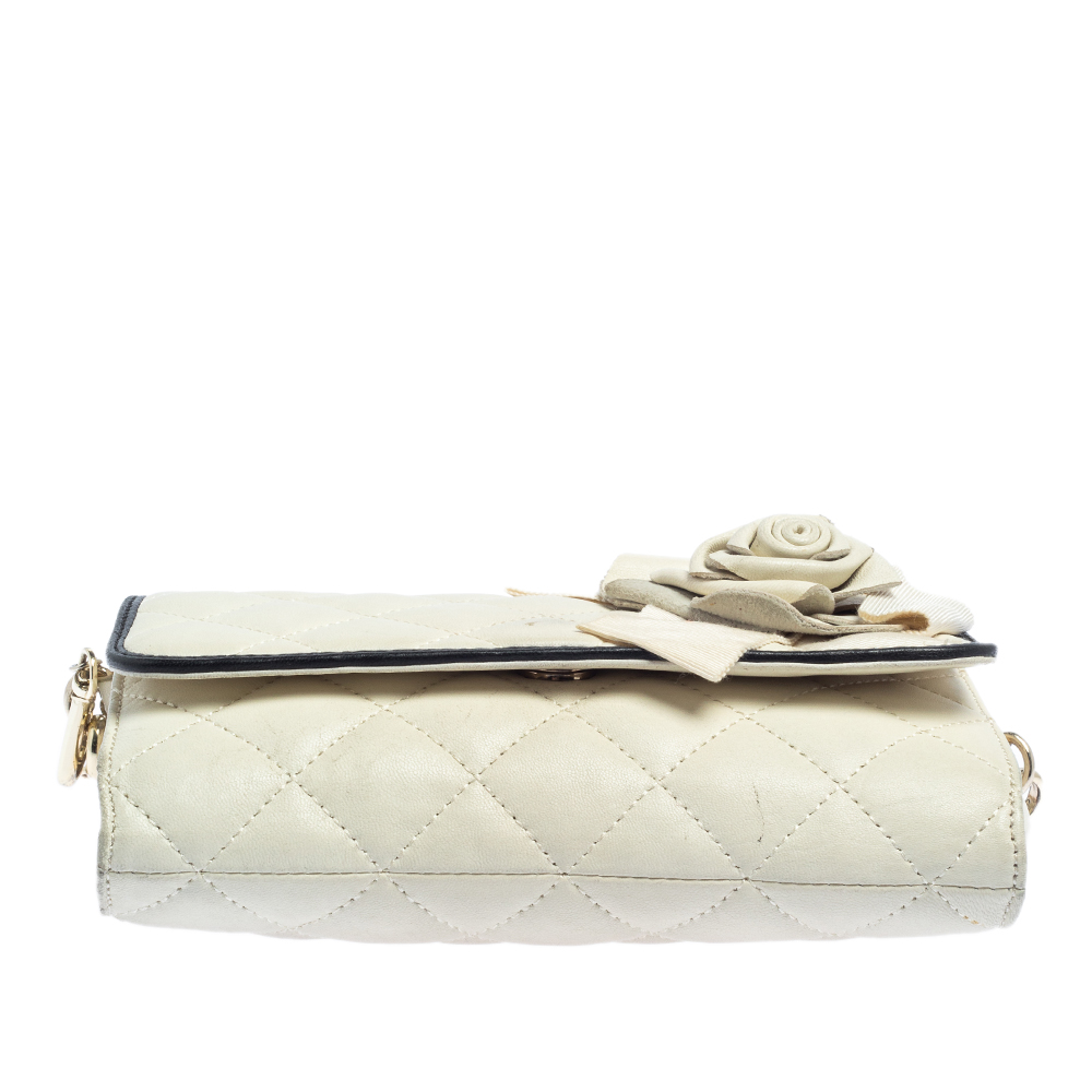Dkny Off White Quilted Leather Floral Applique Flap Chain Bag