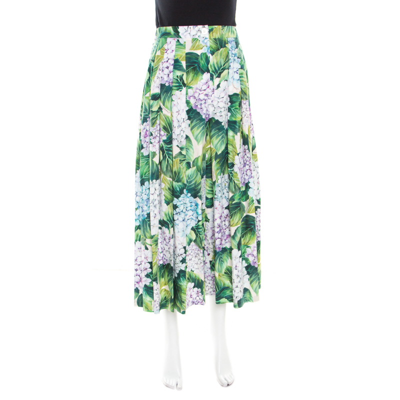 Dolce and Gabbana Hydrangea Printed Cotton High Waist Wide Leg Pants, Multicolor
Dolce and Gabbana Hydrangea Printed Cotton High Waist Wide Leg Pants, Multicolor