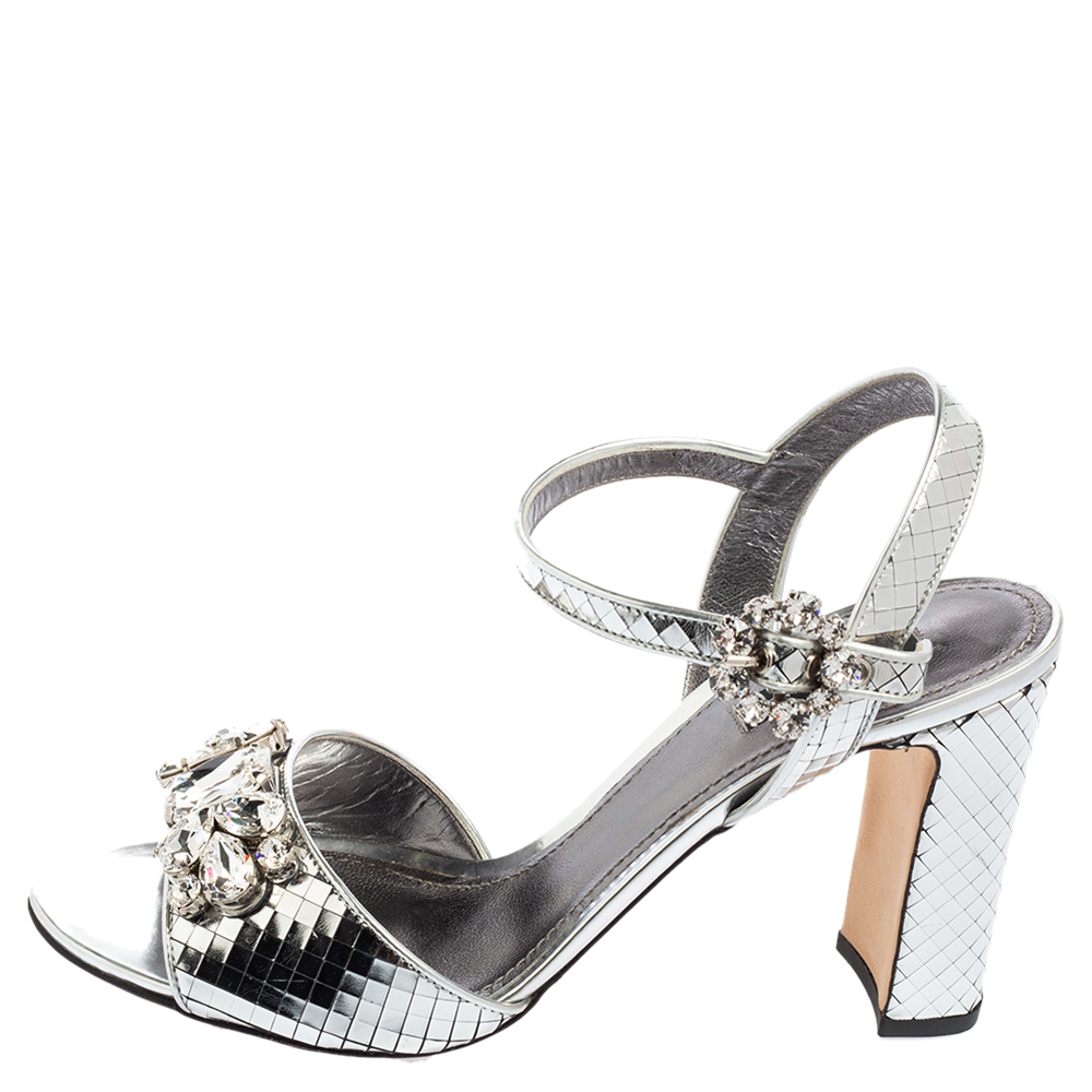 Dolce & Gabbana Silver Leather Embellished Block Heel Ankle Strap Sandals Size
Dolce & Gabbana Silver Leather Embellished Block Heel Ankle Strap Sandals Size