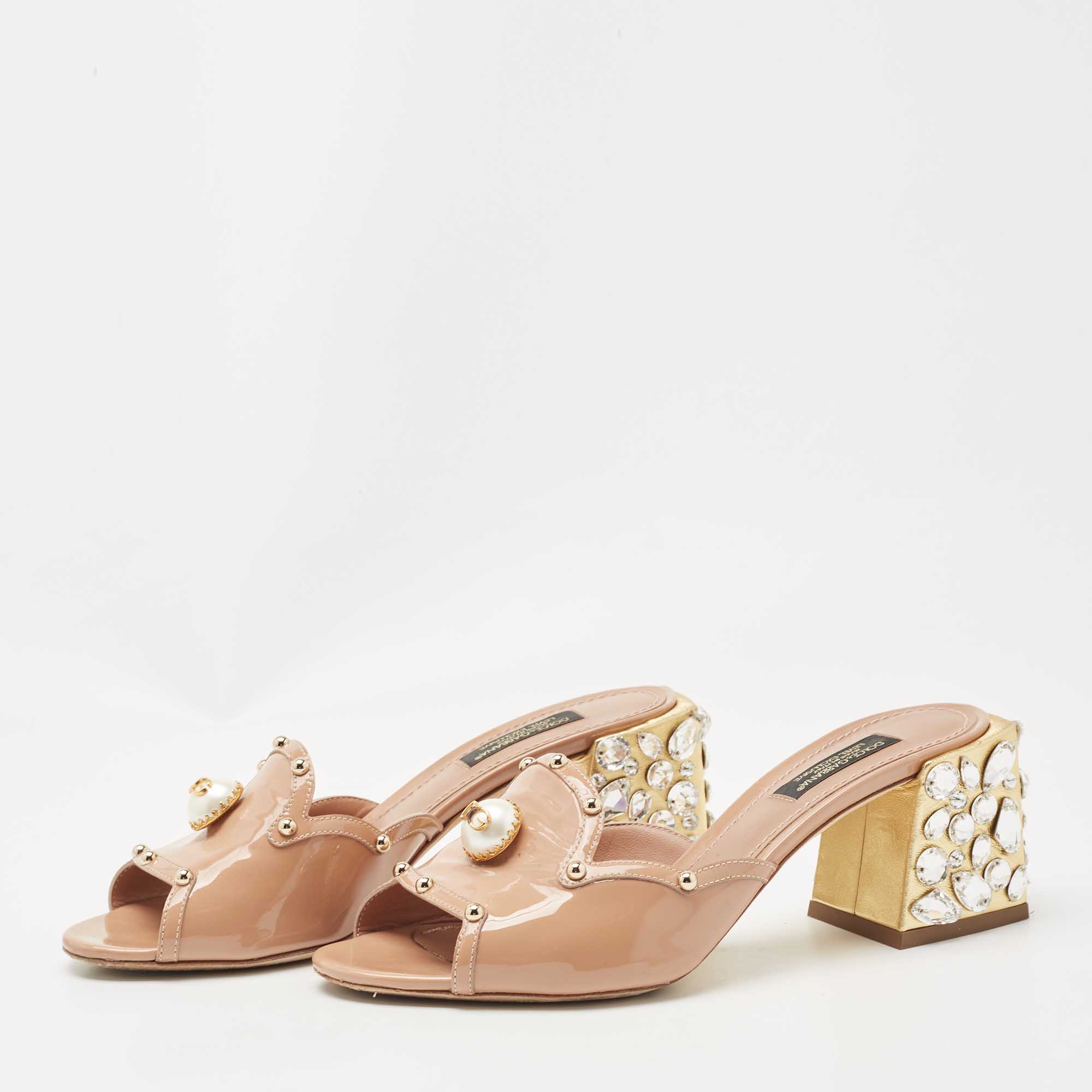 

Dolce & Gabbana Beige Patent Leather Embellished Block Heels Slide Sandals Size