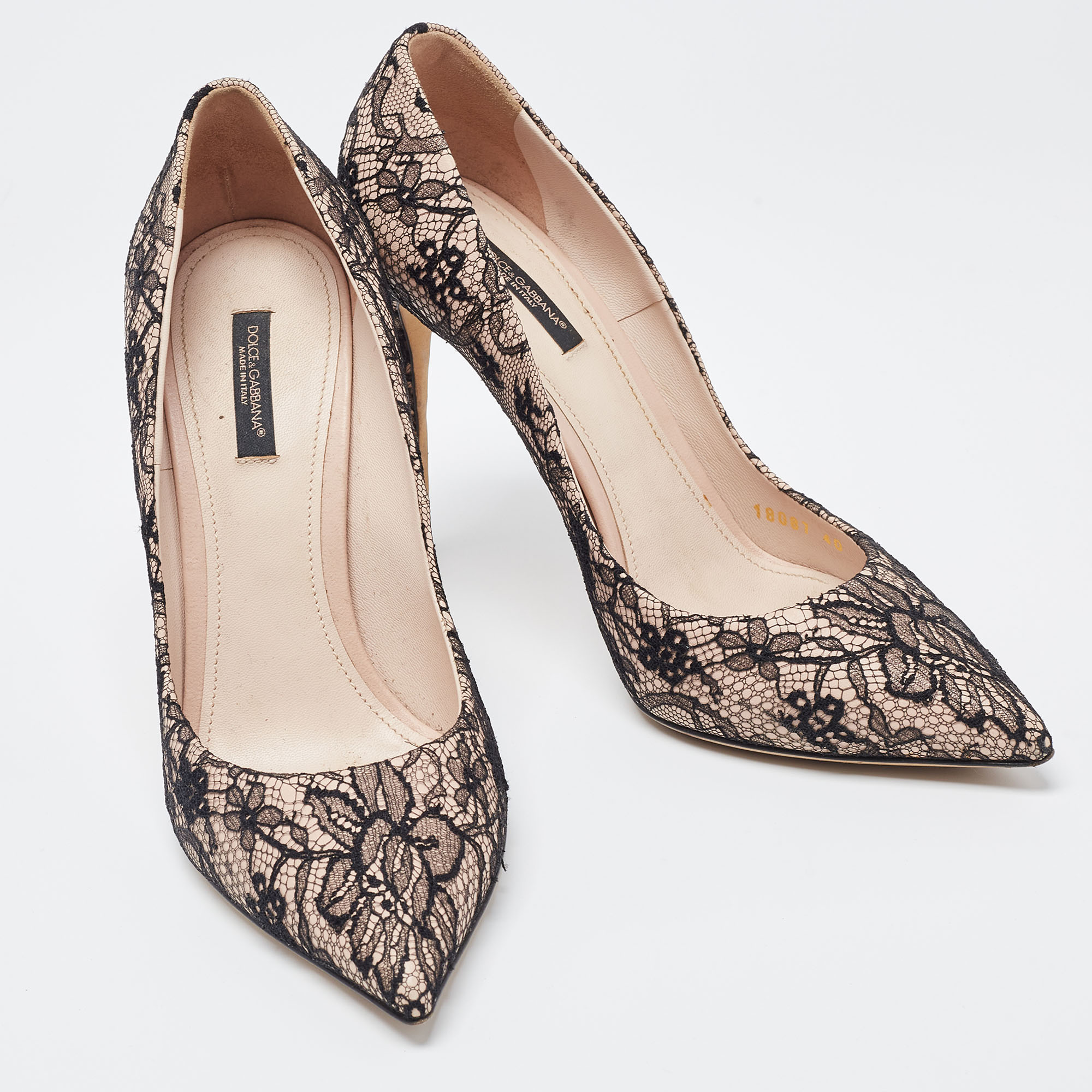 Dolce & Gabbana Black/Beige Floral Lace Pointed Toe Pumps Size 40