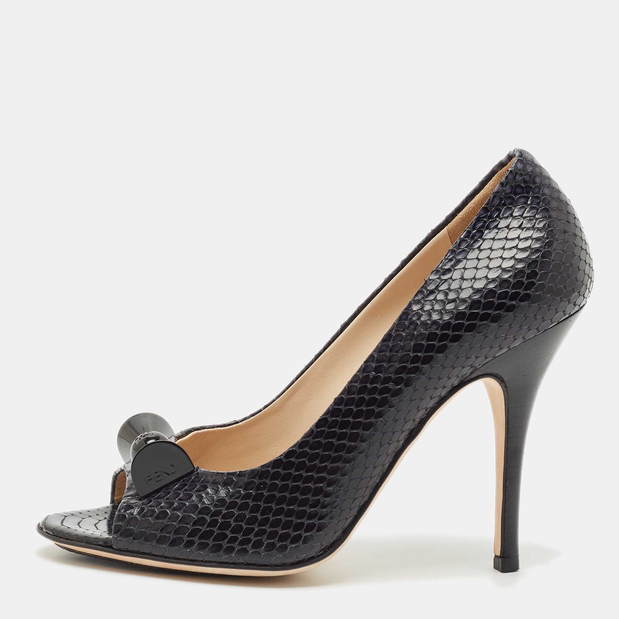 Fendi Black Snakeskin Embossed Leather Bow Open Toe Pumps Size
Fendi Black Snakeskin Embossed Leather Bow Open Toe Pumps Size