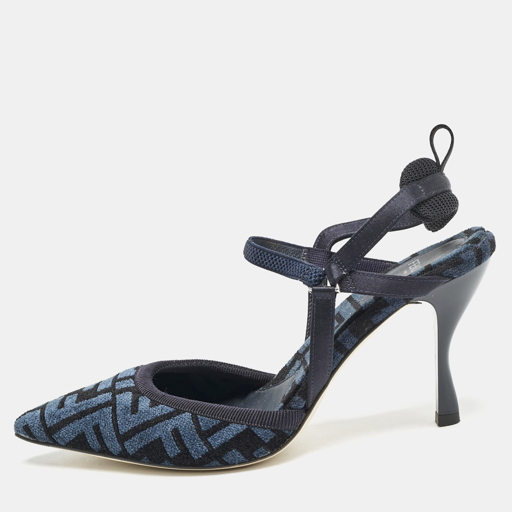 Fendi Navy Blue/Black Zucca Velvet Colibri Pointed Toe Slingback Pumps Size
Fendi Navy Blue/Black Zucca Velvet Colibri Pointed Toe Slingback Pumps Size