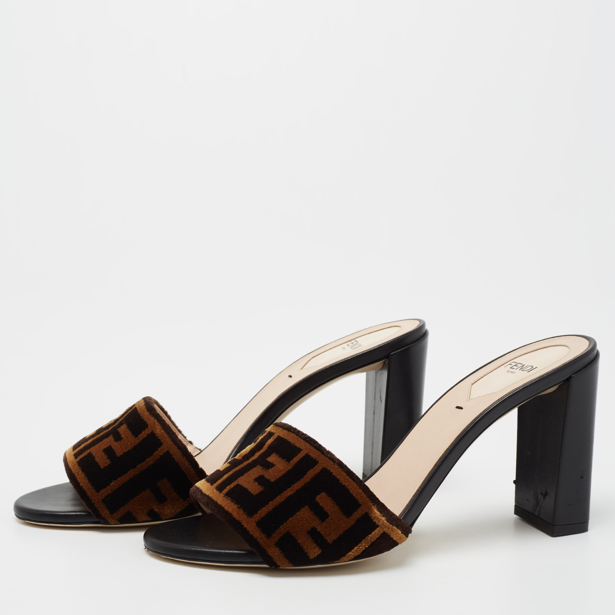 Fendi Brown/Black Zucca Velvet Block Heel Slide Sandals Size
Fendi Brown/Black Zucca Velvet Block Heel Slide Sandals Size