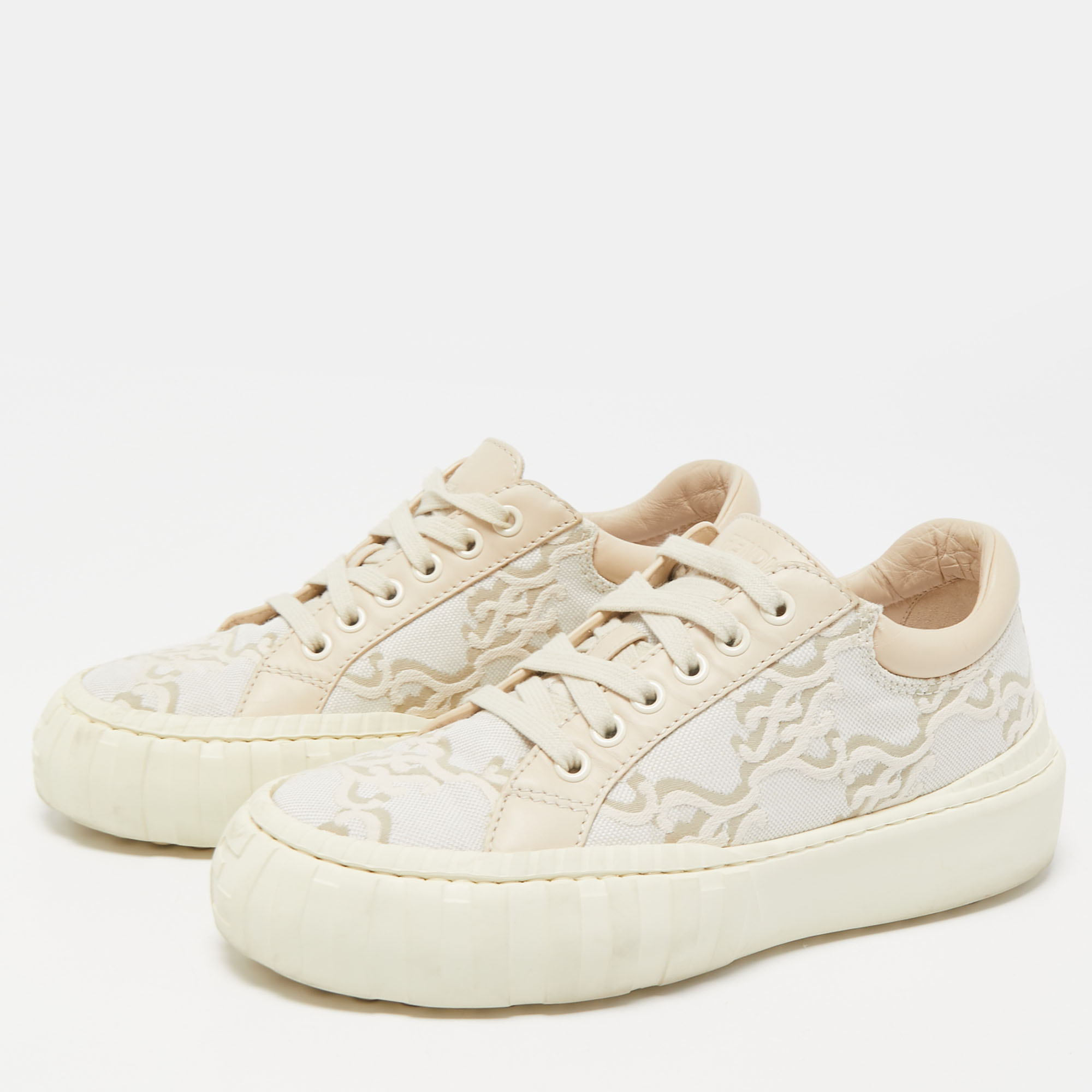 Fendi Tricolor Embroidered Canvas and Leather Low Top Sneakers Size, White
Fendi Tricolor Embroidered Canvas and Leather Low Top Sneakers Size, White