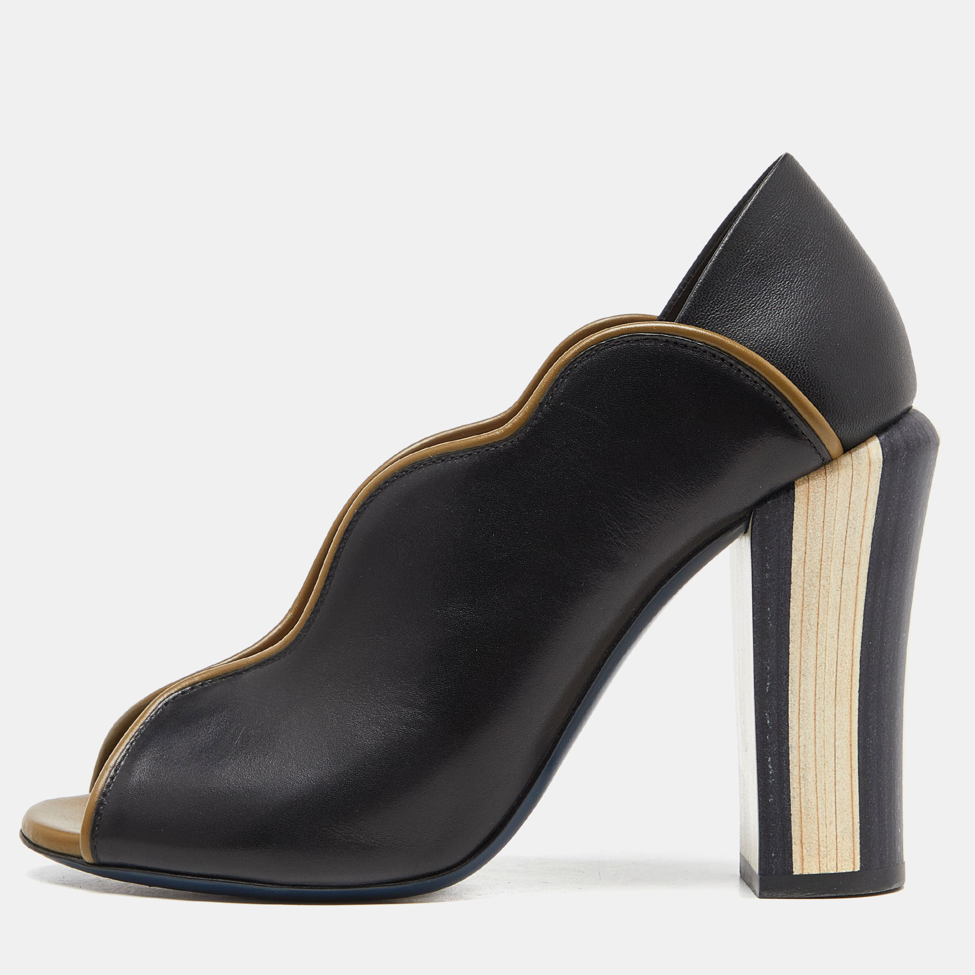 Fendi black leather scallop lined peep toe sandals size 36