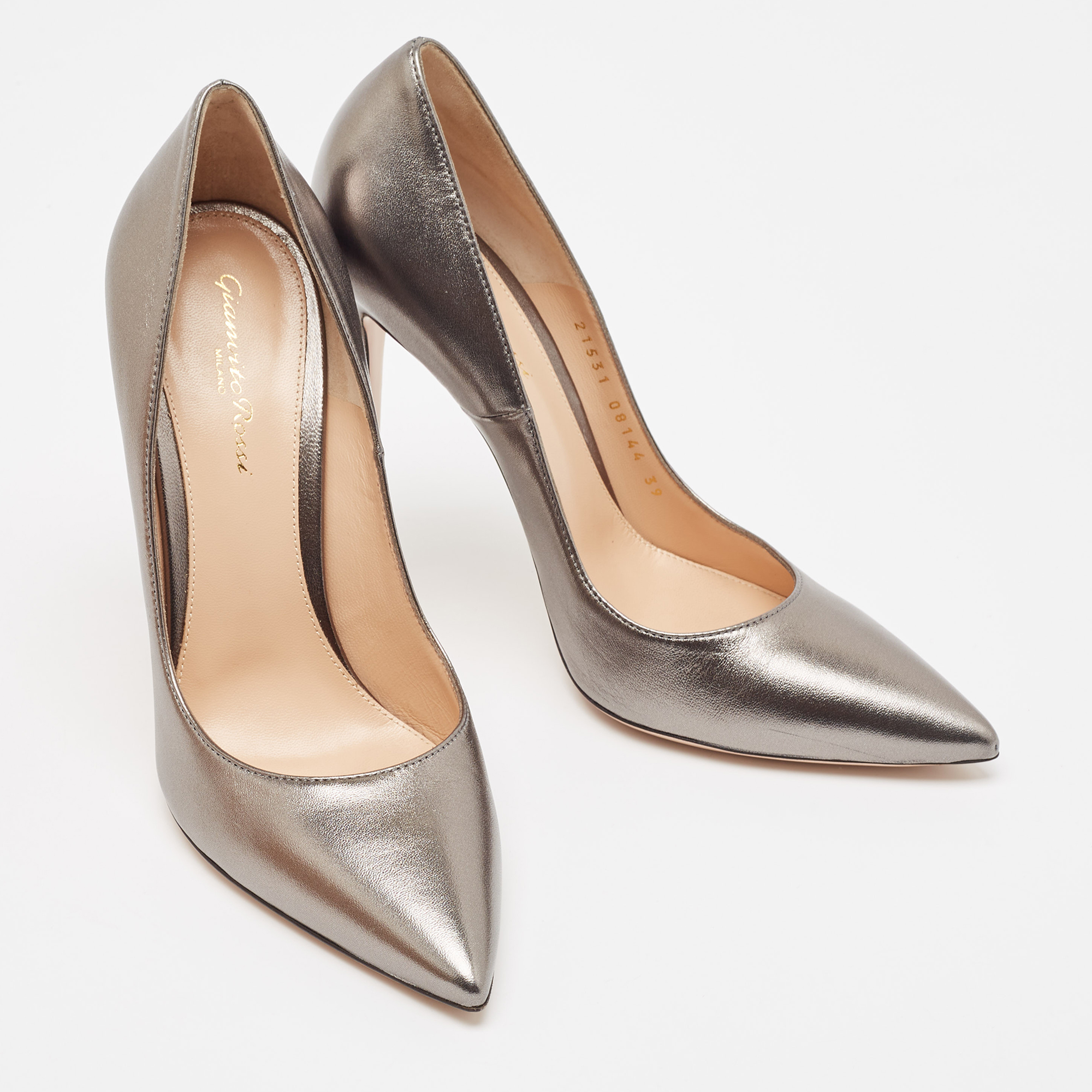 Gianvito Rossi Metallic Grey Leather Pointed Toe Pumps Size 39