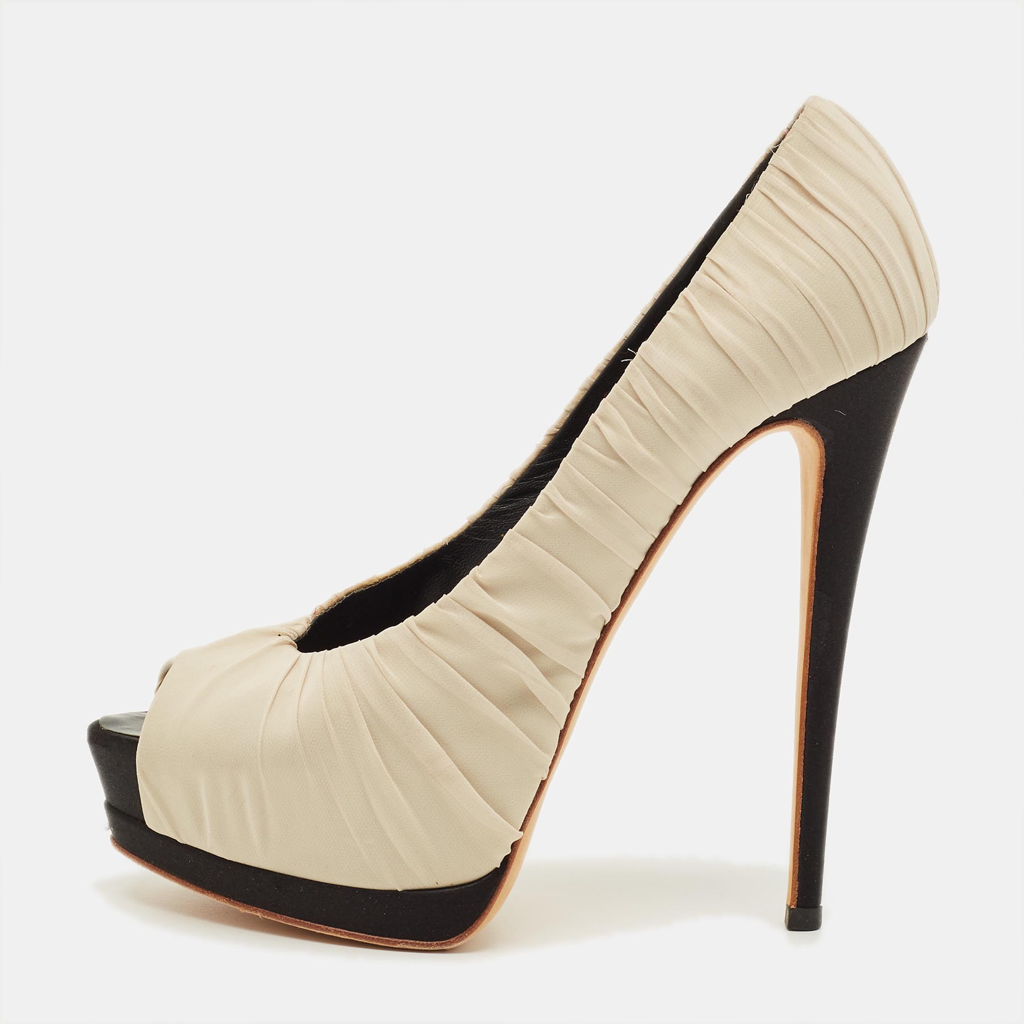 Gianvito Rossi Size Beige Ruched Fabric Peep Toe Platform Pumps
Gianvito Rossi Size Beige Ruched Fabric Peep Toe Platform Pumps