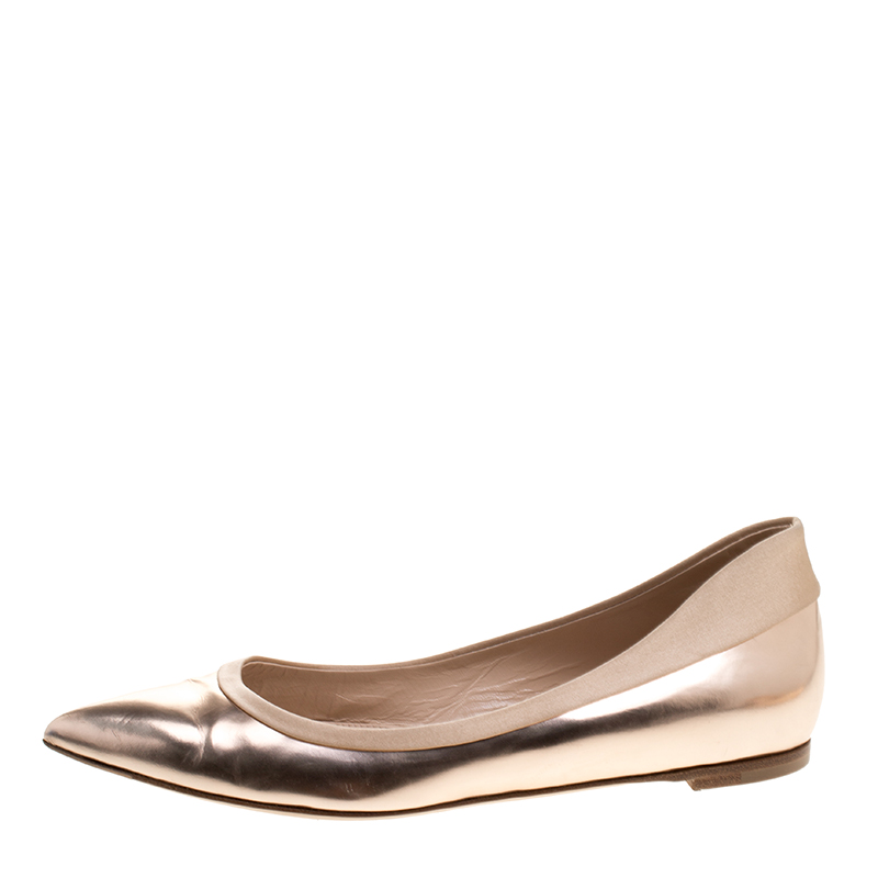 Gianvito Rossi Rose Gold Metallic Leather Pointed Toe Ballet Flats Size
Gianvito Rossi Rose Gold Metallic Leather Pointed Toe Ballet Flats Size
