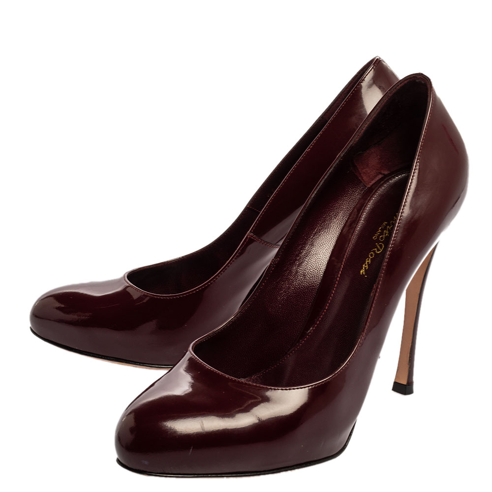 Gianvito Rossi Burgundy Patent Leather Round Toe Pumps Size 39.5