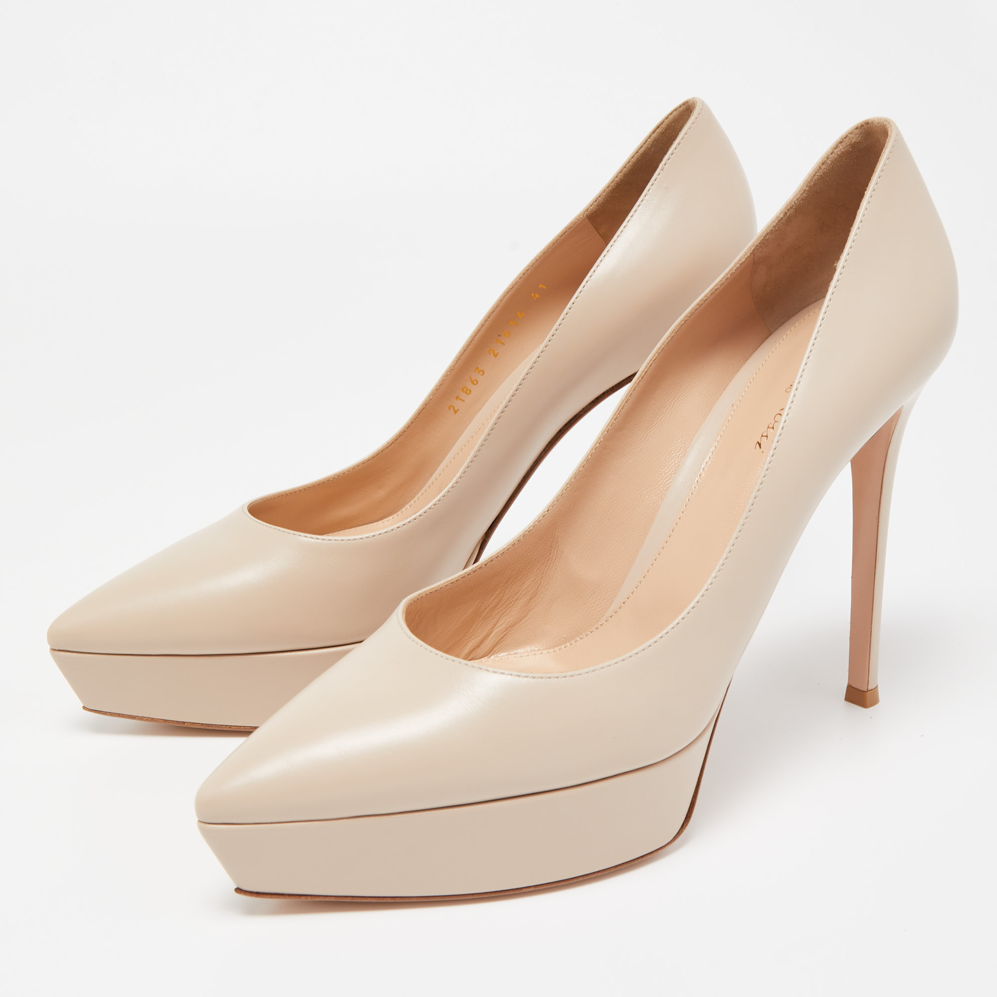 Gianvito Rossi Light Pink Leather Platform Pointed Toe Pumps Size
Gianvito Rossi Light Pink Leather Platform Pointed Toe Pumps Size
