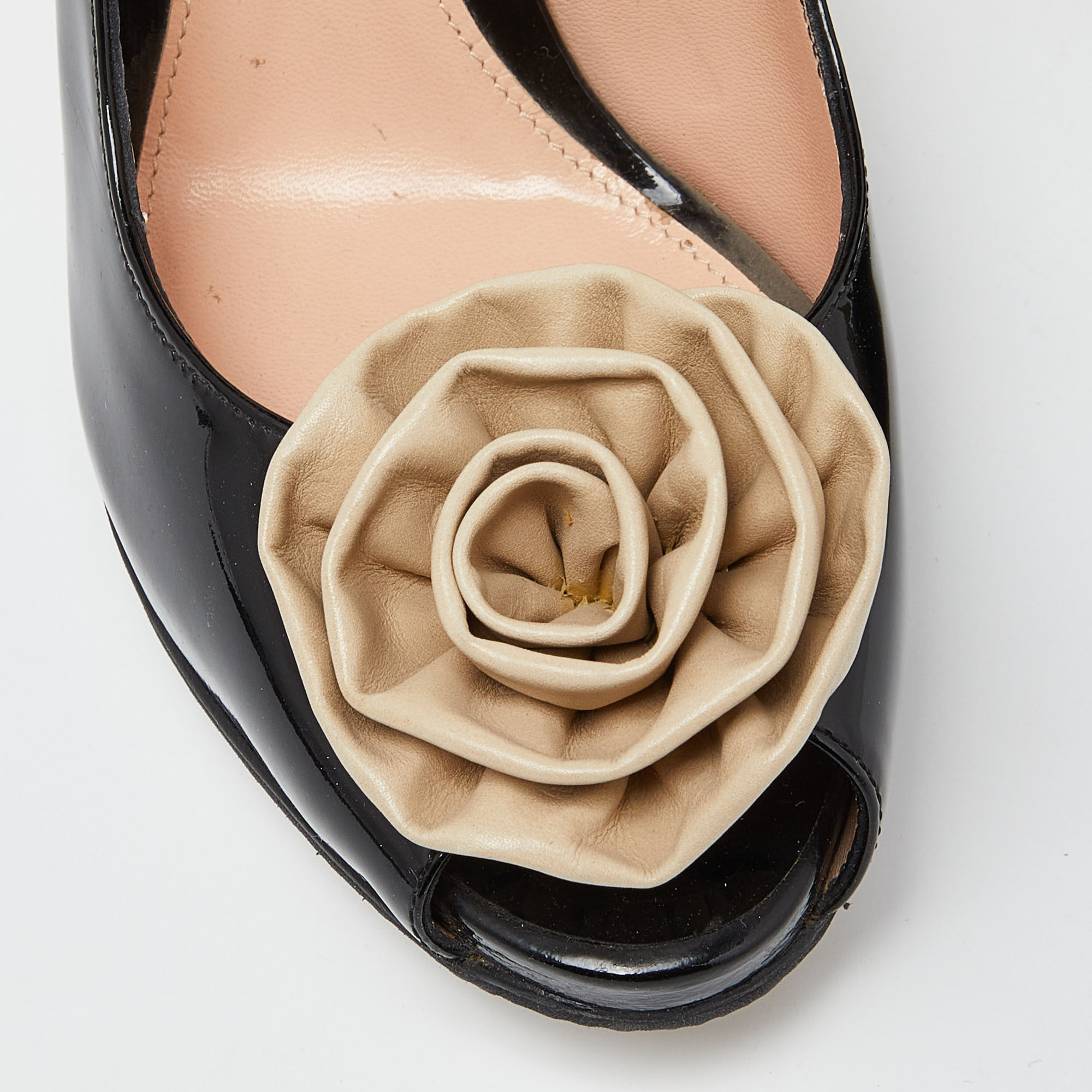 Gianvito Rossi Black Patent Leather Flower Applique Peep Toe Slingback Pumps Size 38