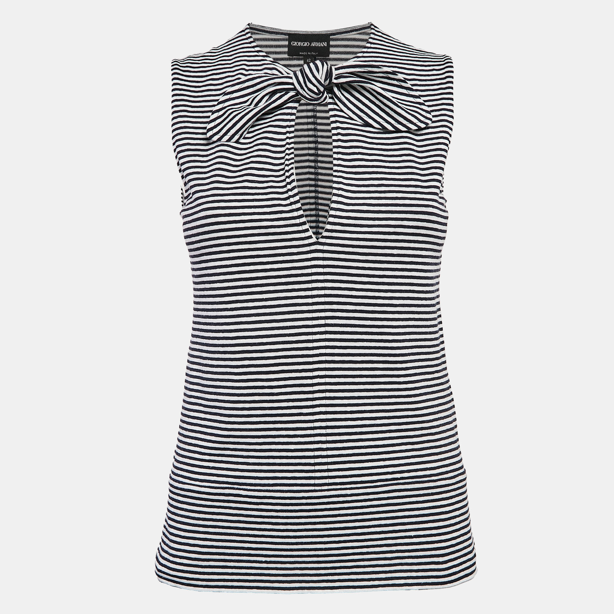 Giorgio Armani Navy Blue/White Stripe Knit Tie-Up Neck Top M
Giorgio Armani Navy Blue/White Stripe Knit Tie-Up Neck Top M