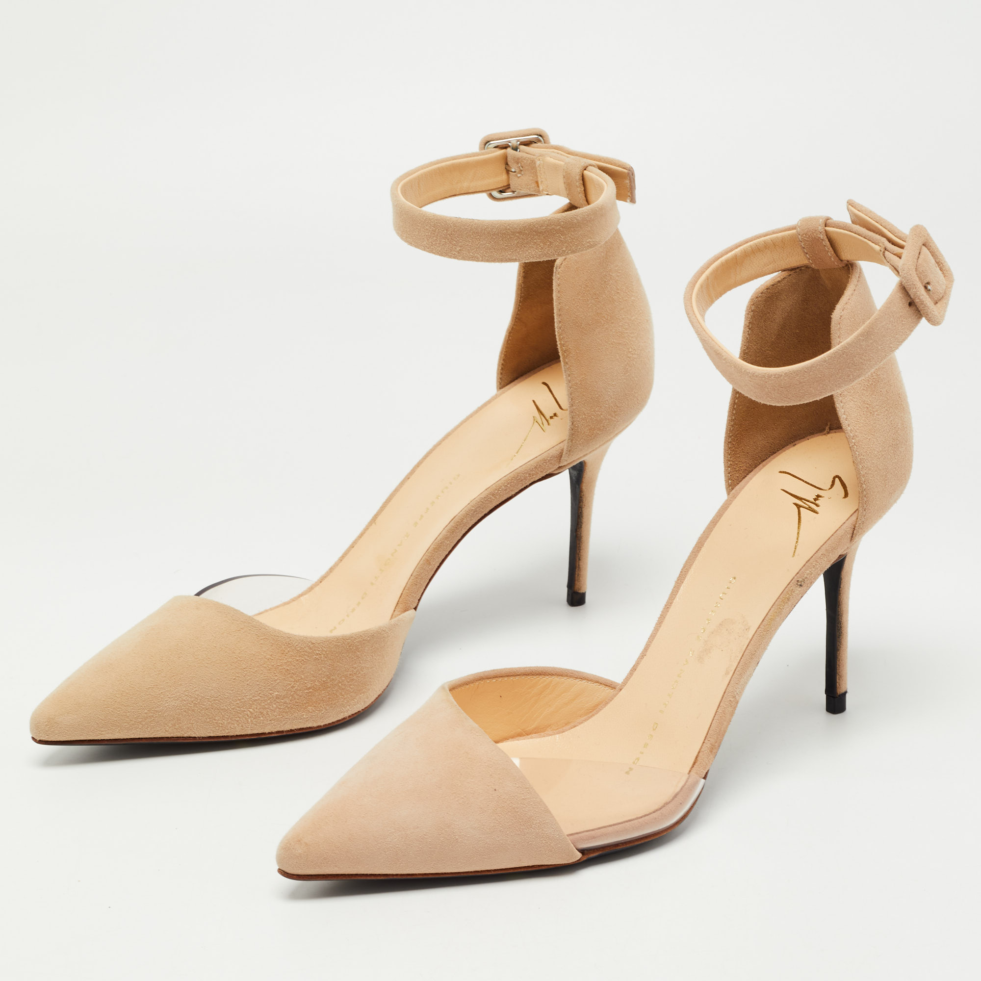 Giuseppe Zanotti Beige/Transparent PVC and Suede Pointed Toe Ankle Strap Pumps Size
Giuseppe Zanotti Beige/Transparent PVC and Suede Pointed Toe Ankle Strap Pumps Size