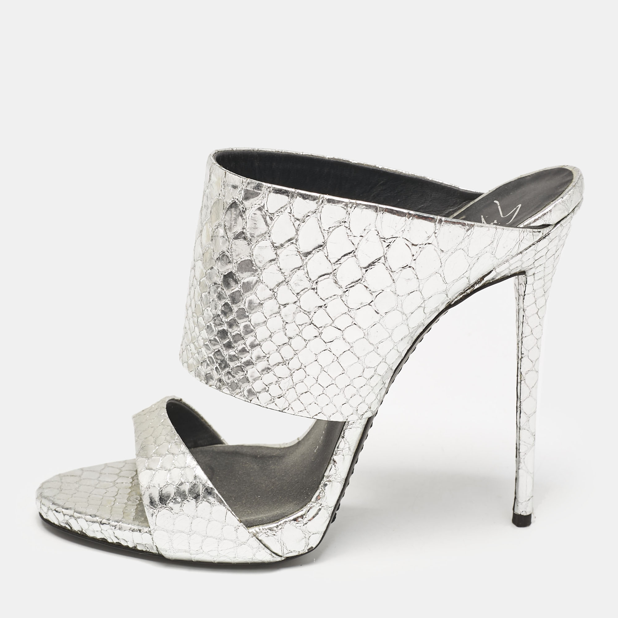 Giuseppe Zanotti Silver Snakeskin Embossed Leather Andrea Sandals Size
Giuseppe Zanotti Silver Snakeskin Embossed Leather Andrea Sandals Size