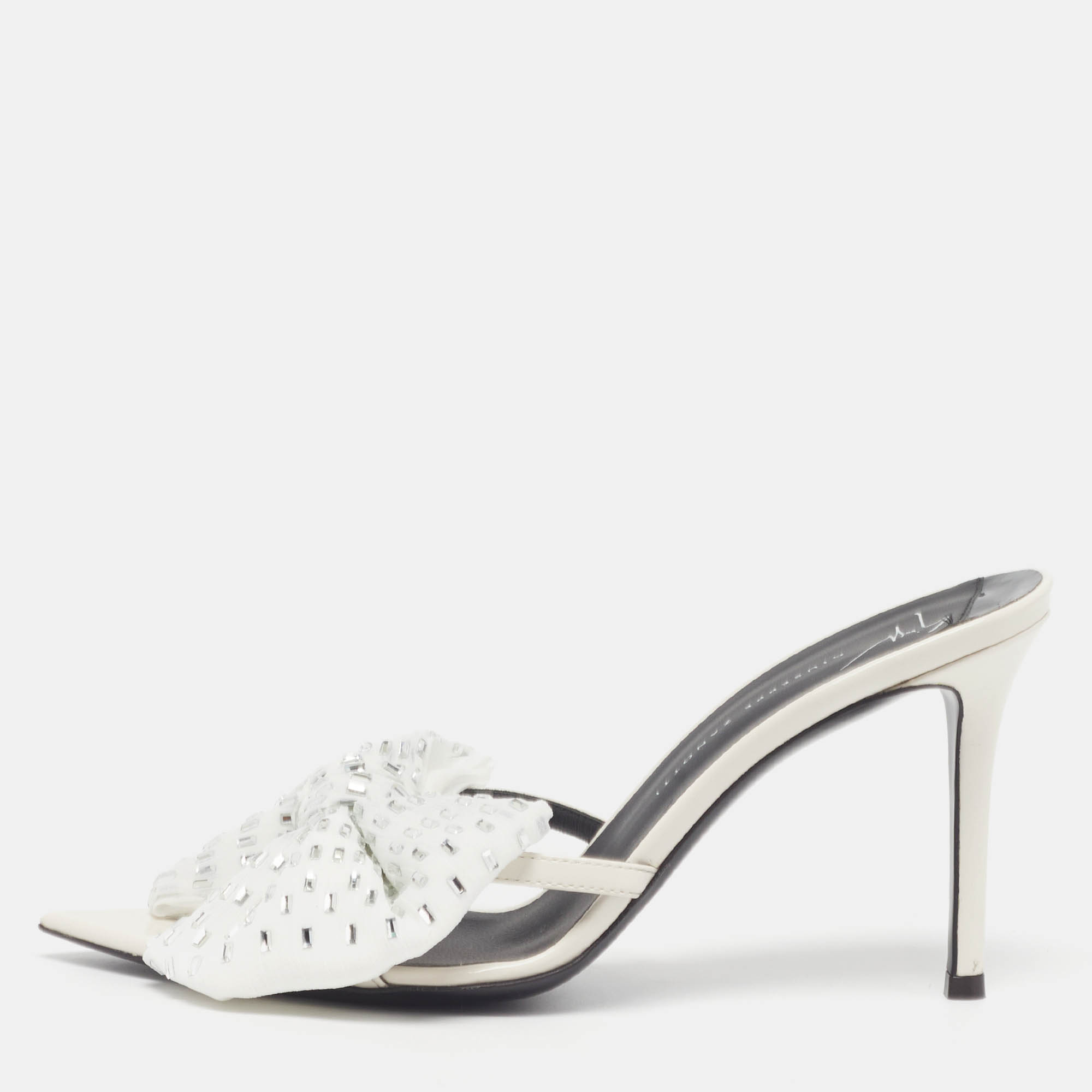 Giuseppe Zanotti Alexandrine Size Cream Patent Leather Slide Sandals
Giuseppe Zanotti Alexandrine Size Cream Patent Leather Slide Sandals