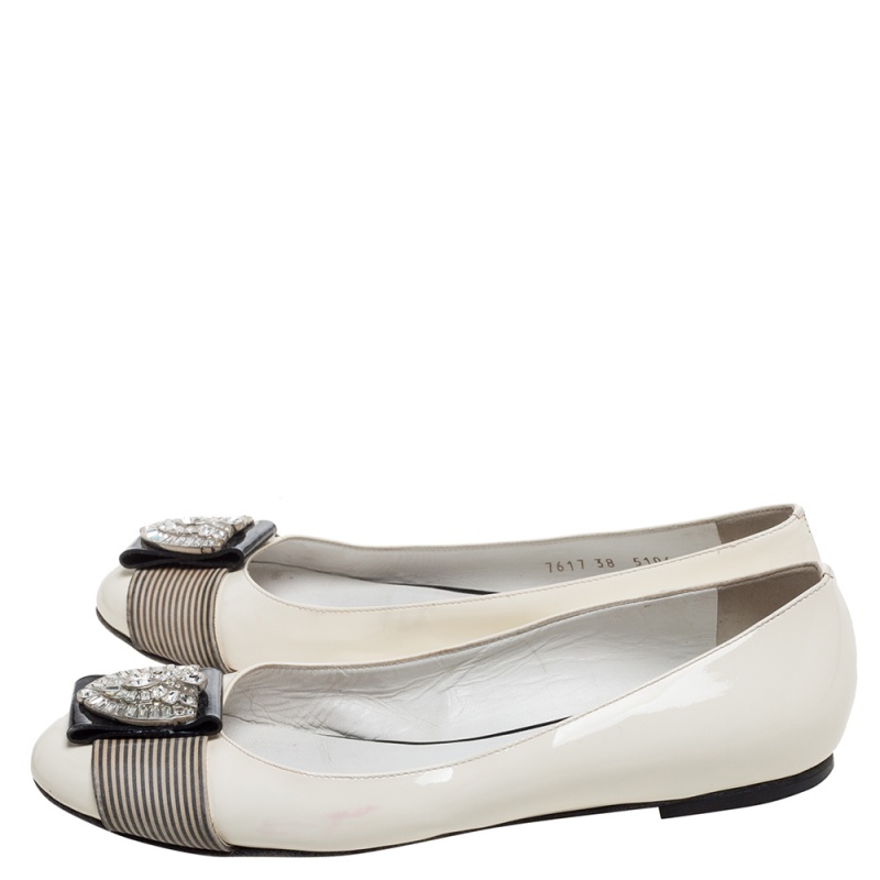 Giuseppe Zanotti White Patent Leather And Striped Fabric Crystal Embellished Ballet Flats Size 38