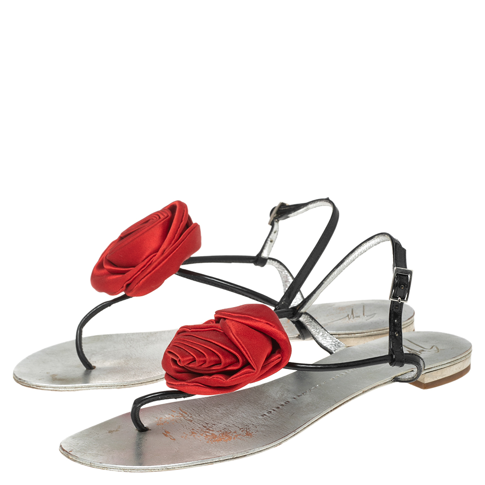 Giuseppe Zanotti Silver Patent Leather Flower Embellished  Flat Thong Sandals Size 37.5