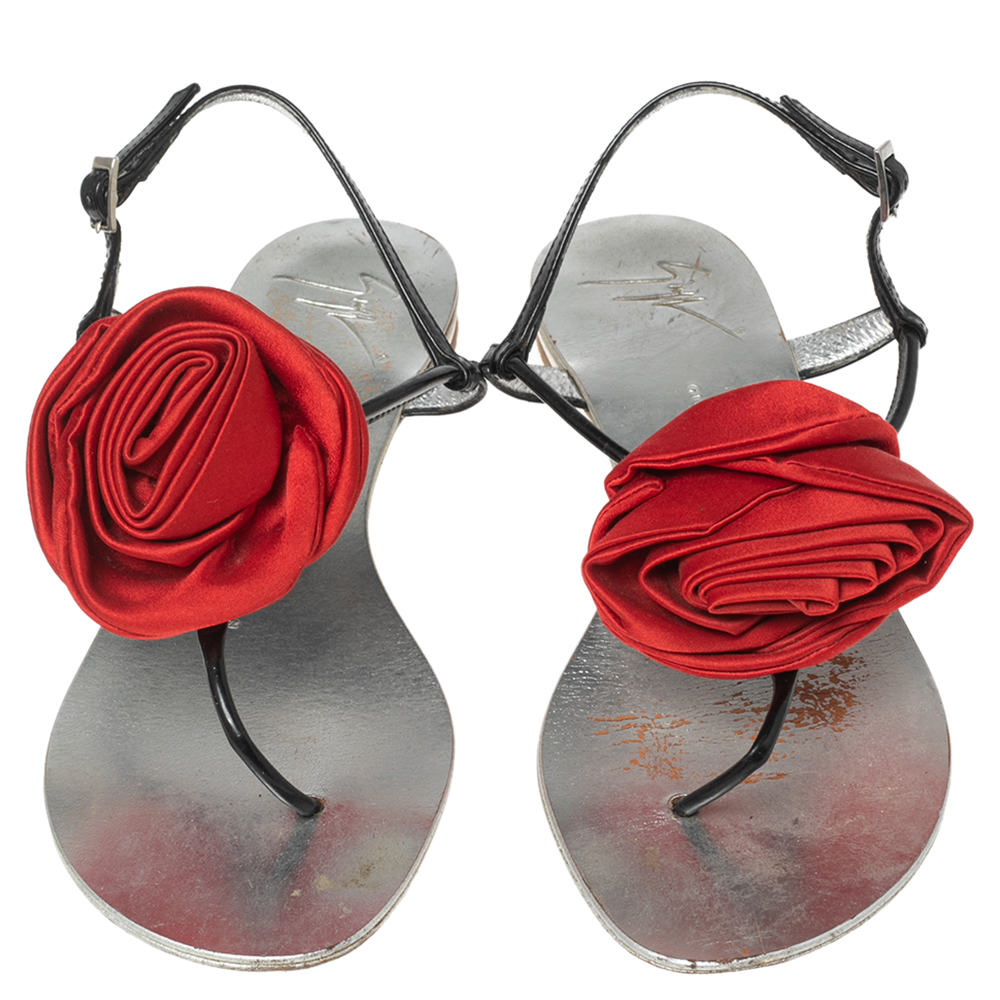 Giuseppe Zanotti Silver Patent Leather Flower Embellished  Flat Thong Sandals Size 37.5