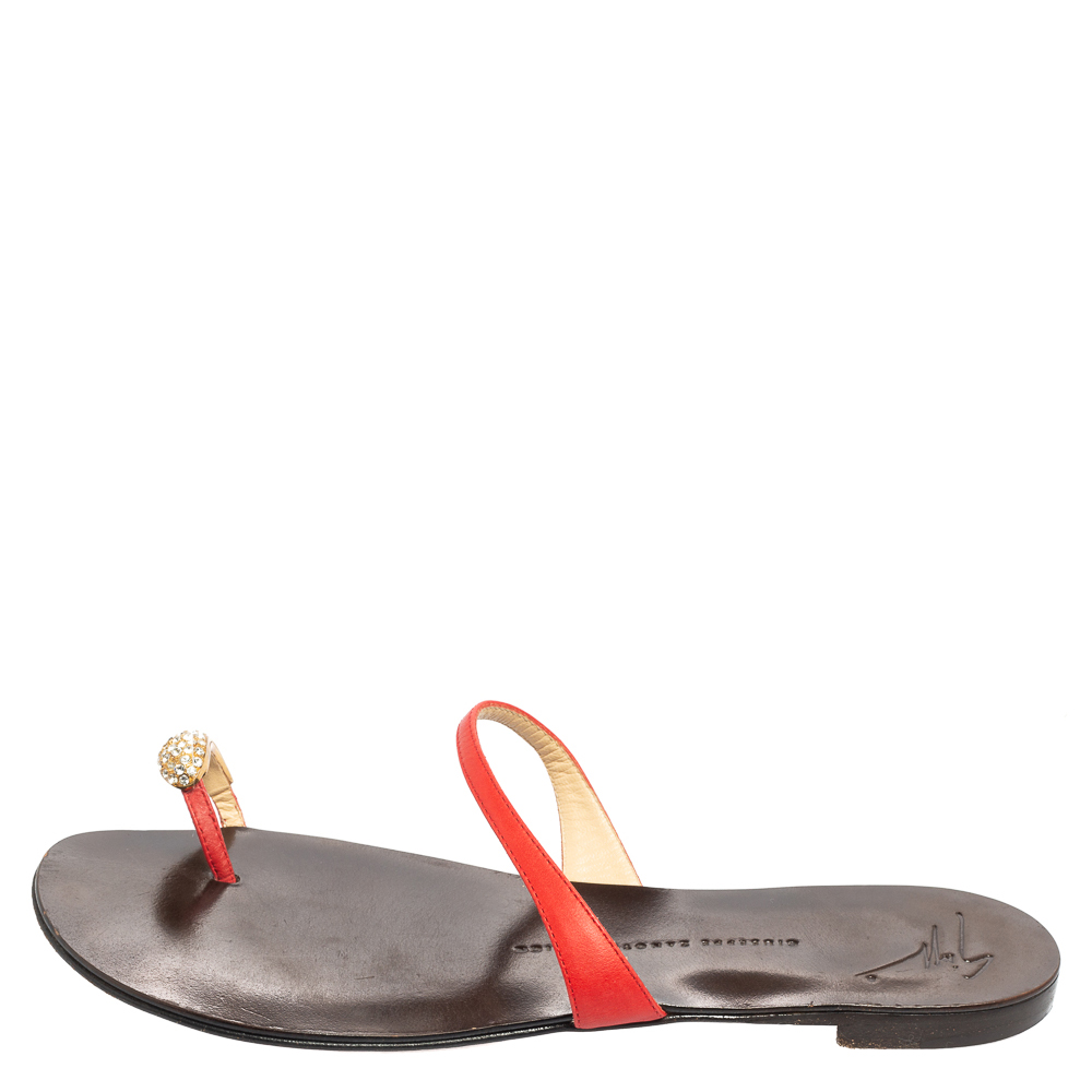 Giuseppe Zanotti Red Leather Crystal Embellished Flat Toe Ring Sandals Size
Giuseppe Zanotti Red Leather Crystal Embellished Flat Toe Ring Sandals Size